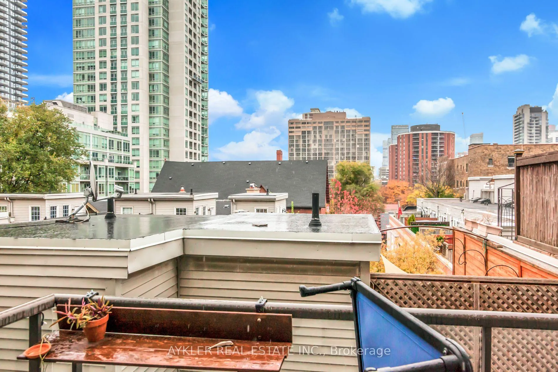 Photo 16 of Unit 405, 10 Wellesley Place, Toronto, North St. James Town — HOMEH
