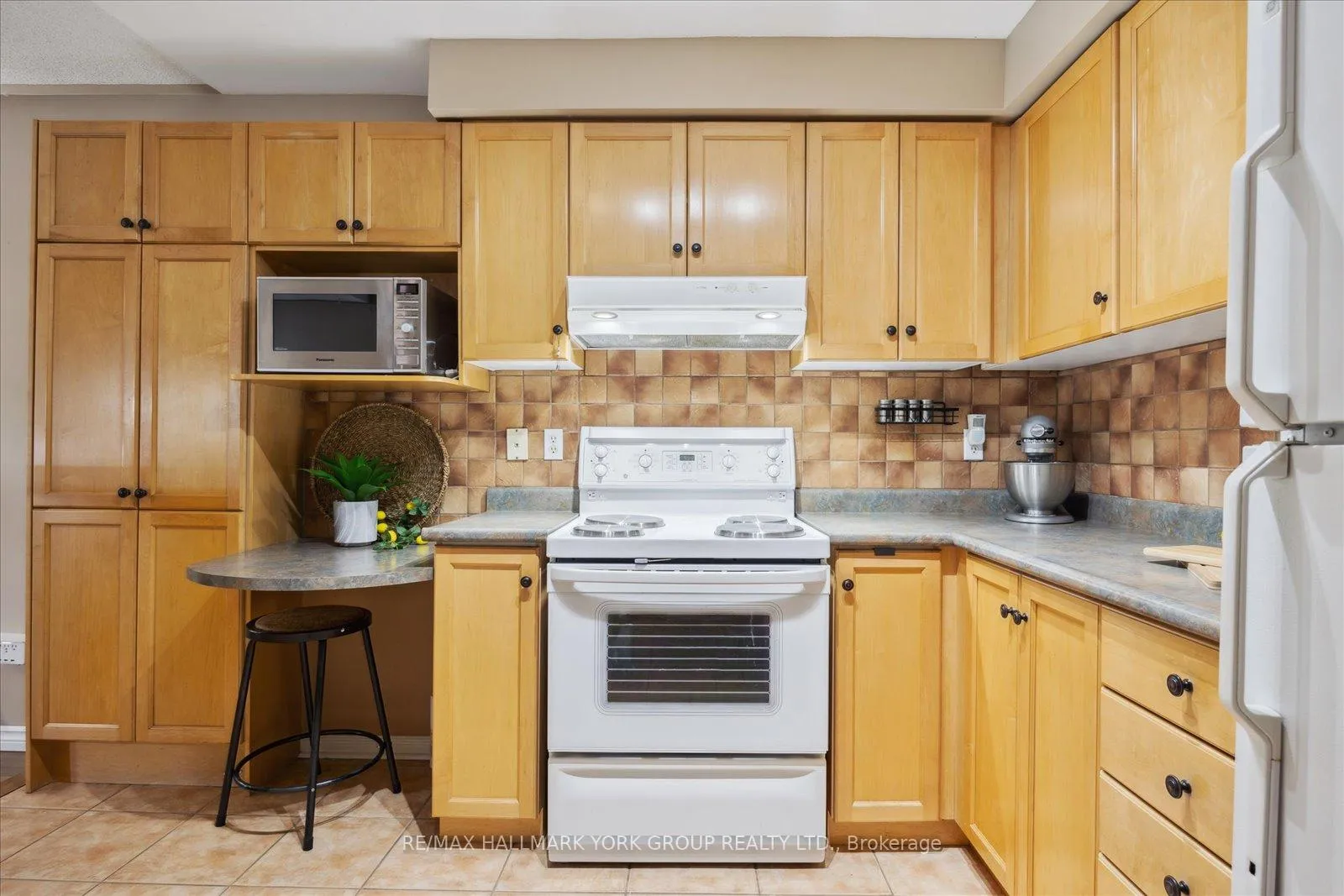 Photo 5 of 11 Snedden Avenue, Aurora, Bayview Wellington — HOMEH
