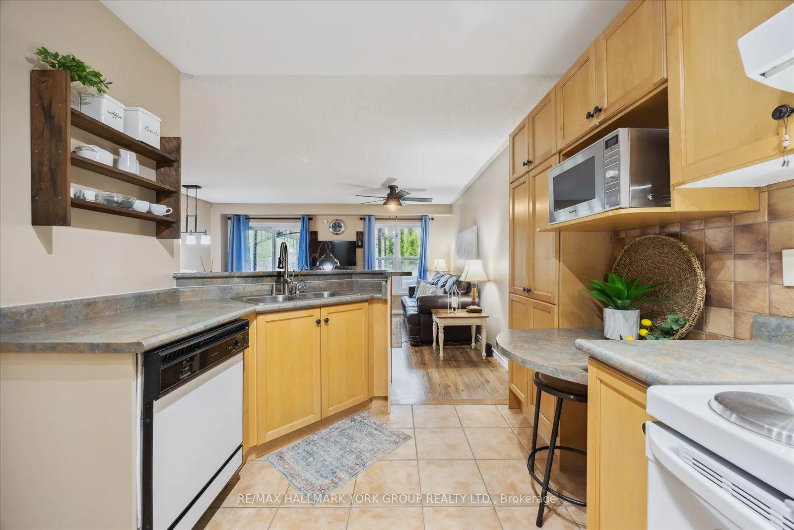 Photo 6 of 11 Snedden Avenue, Aurora, Bayview Wellington — HOMEH