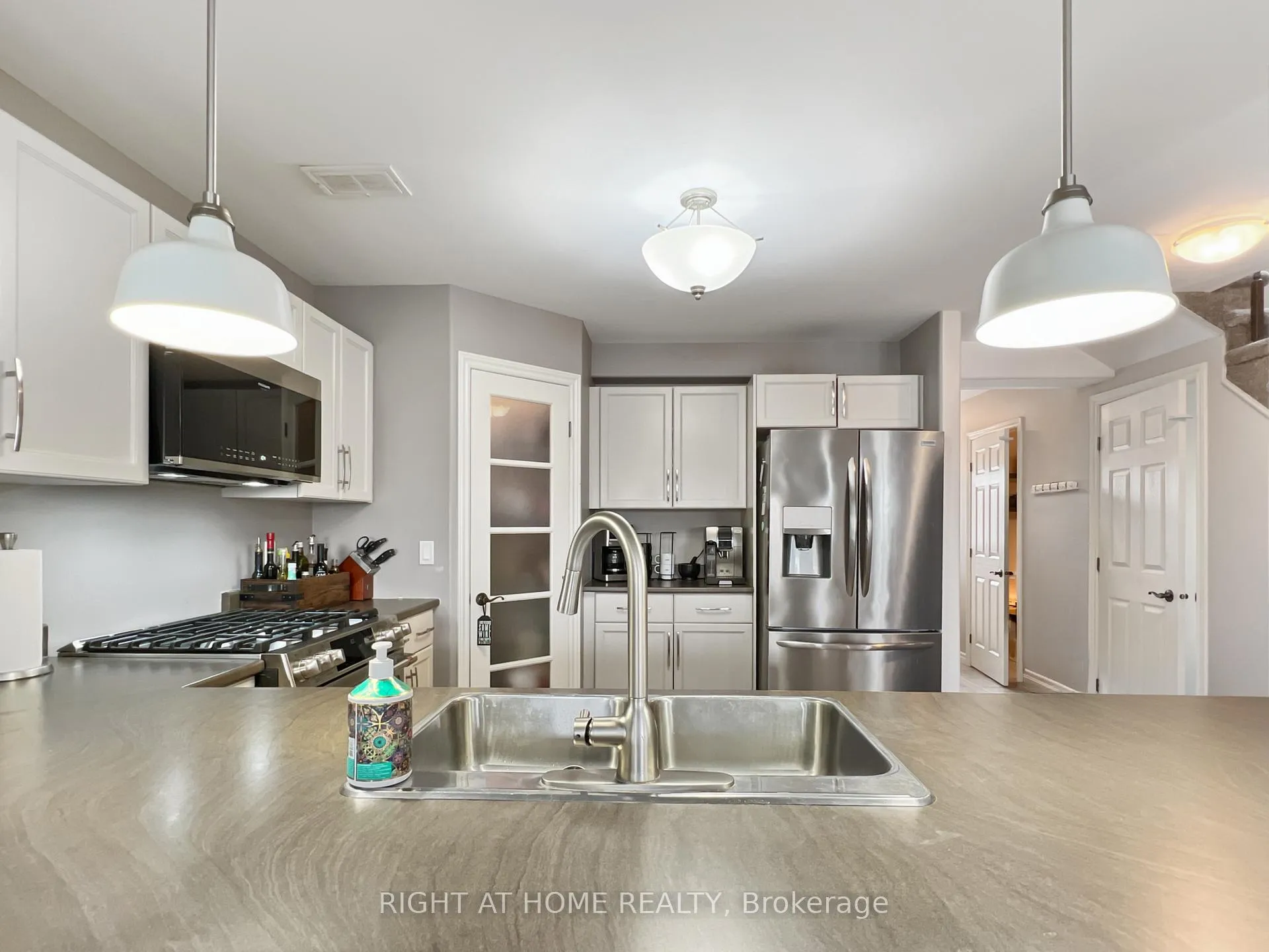Photo 12 of 26 Princeton Place, Belleville, Thurlow Ward — HOMEH