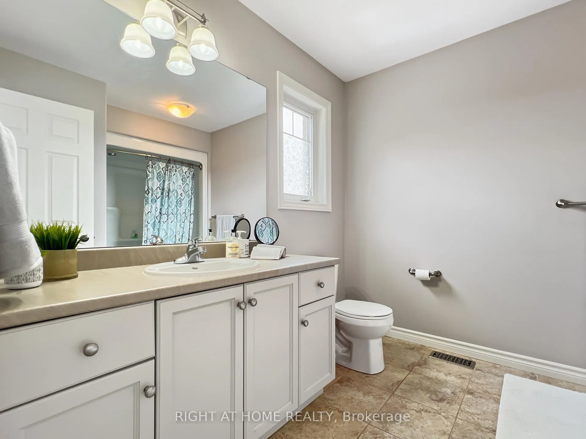 Photo 20 of 26 Princeton Place, Belleville, Thurlow Ward — HOMEH
