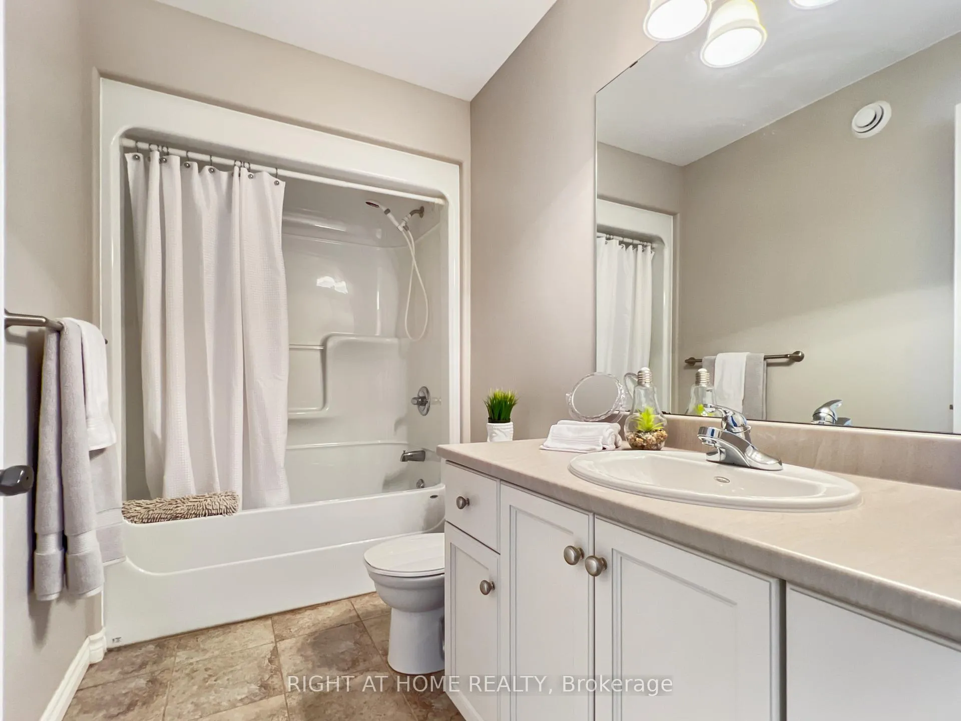 Photo 24 of 26 Princeton Place, Belleville, Thurlow Ward — HOMEH