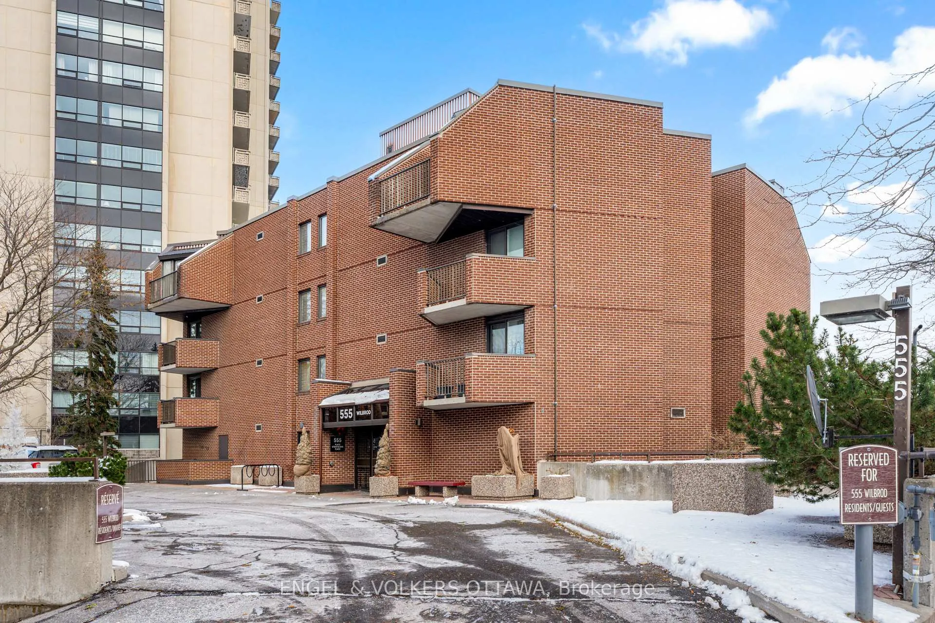Front of Unit 103, 555 Wilbrod Street