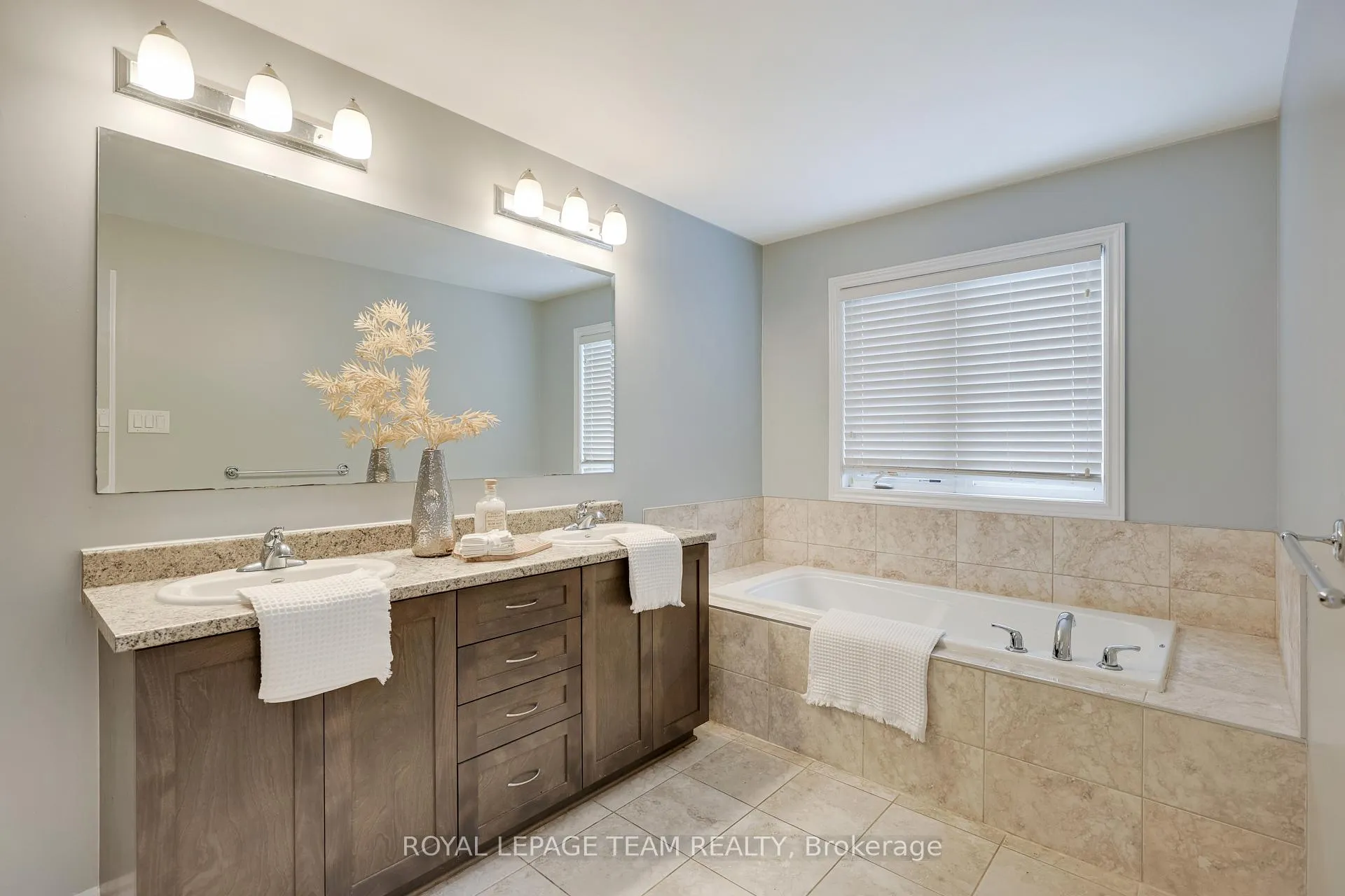 Photo 32 of 209 Mission Trail Crescent, Ottawa, Kanata - Kanata Lakes/Heritage Hills — HOMEH