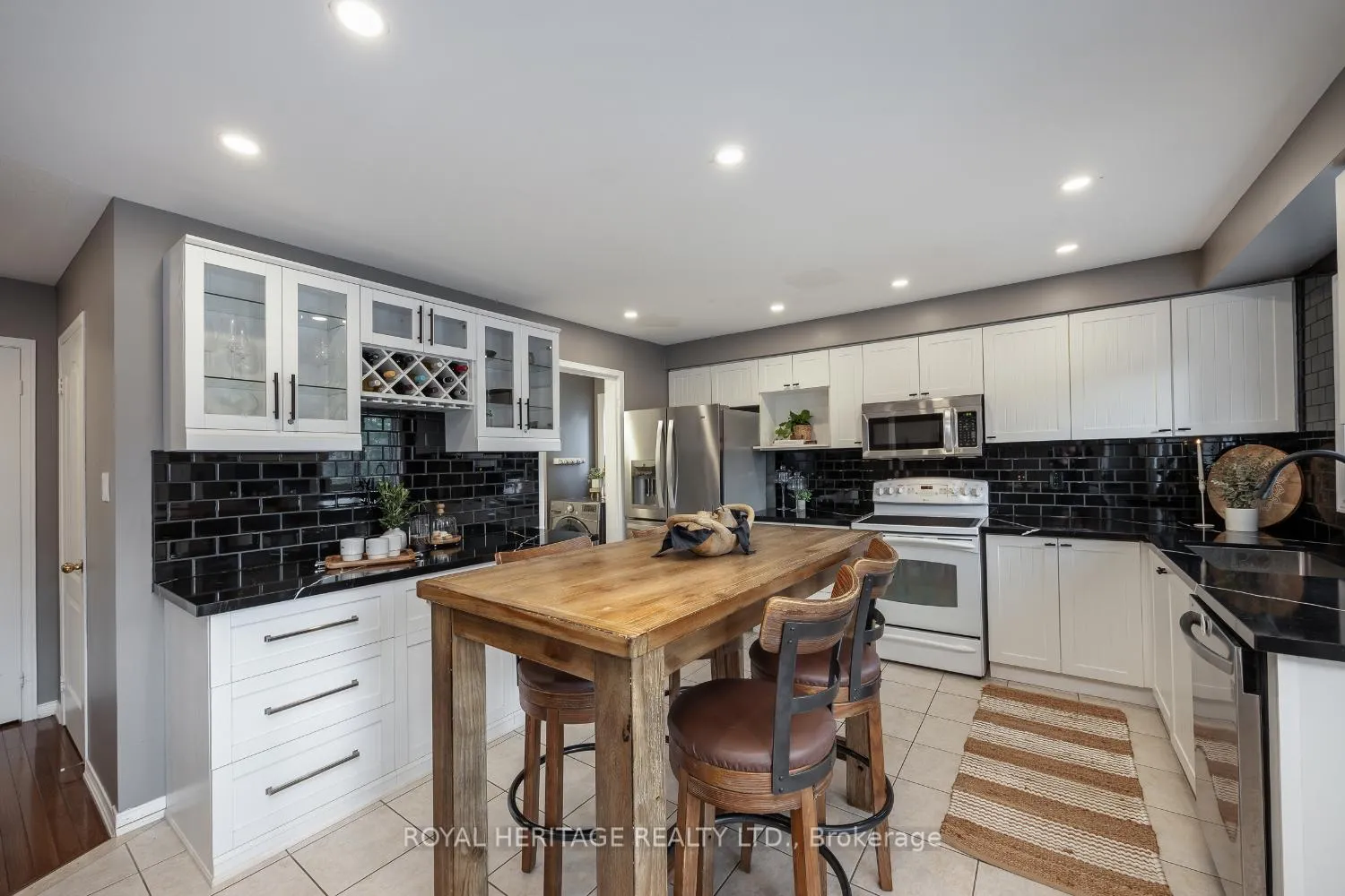Photo 4 of 1545 Arborwood Drive, Oshawa, Taunton — HOMEH