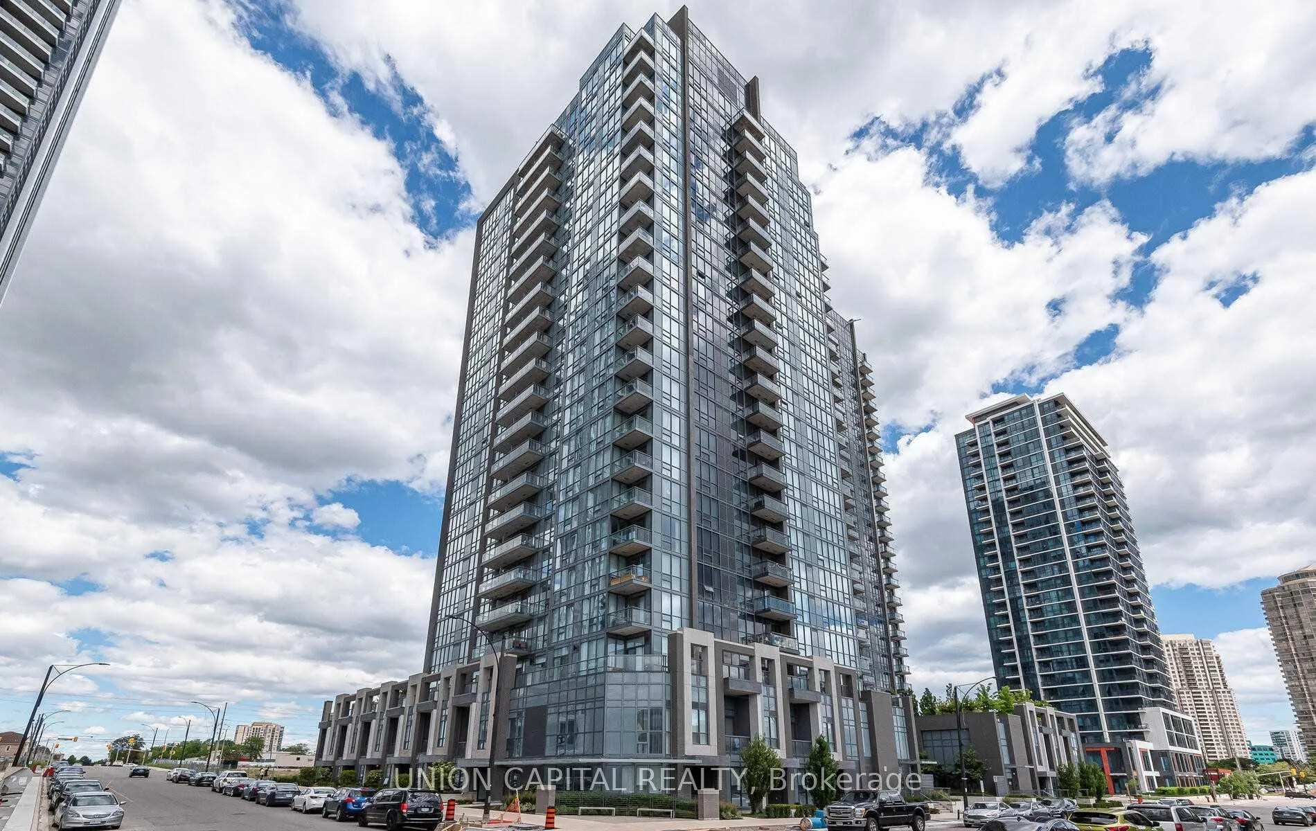 Front of Unit 1115, 5033 Four Springs Avenue
