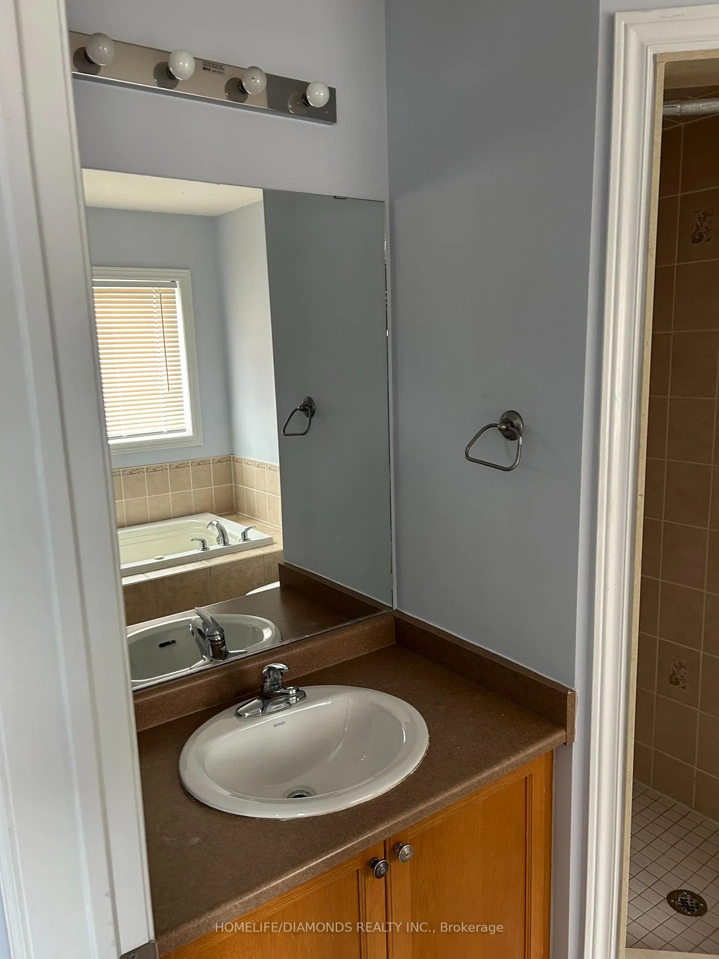 Photo 5 of 22 Colonel Lyall Street, St. Catharines, Secord Woods — HOMEH