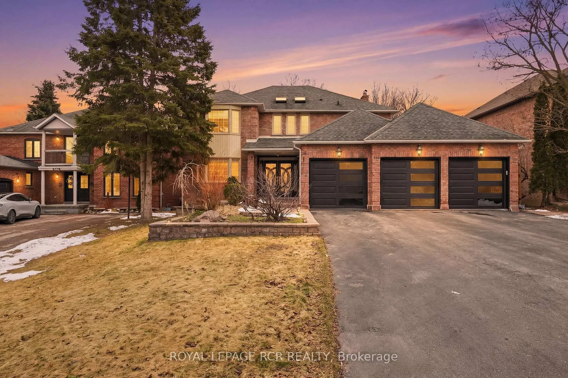 Photo 2 of 369 Kennedy Street W, Aurora, Aurora Highlands — HOMEH