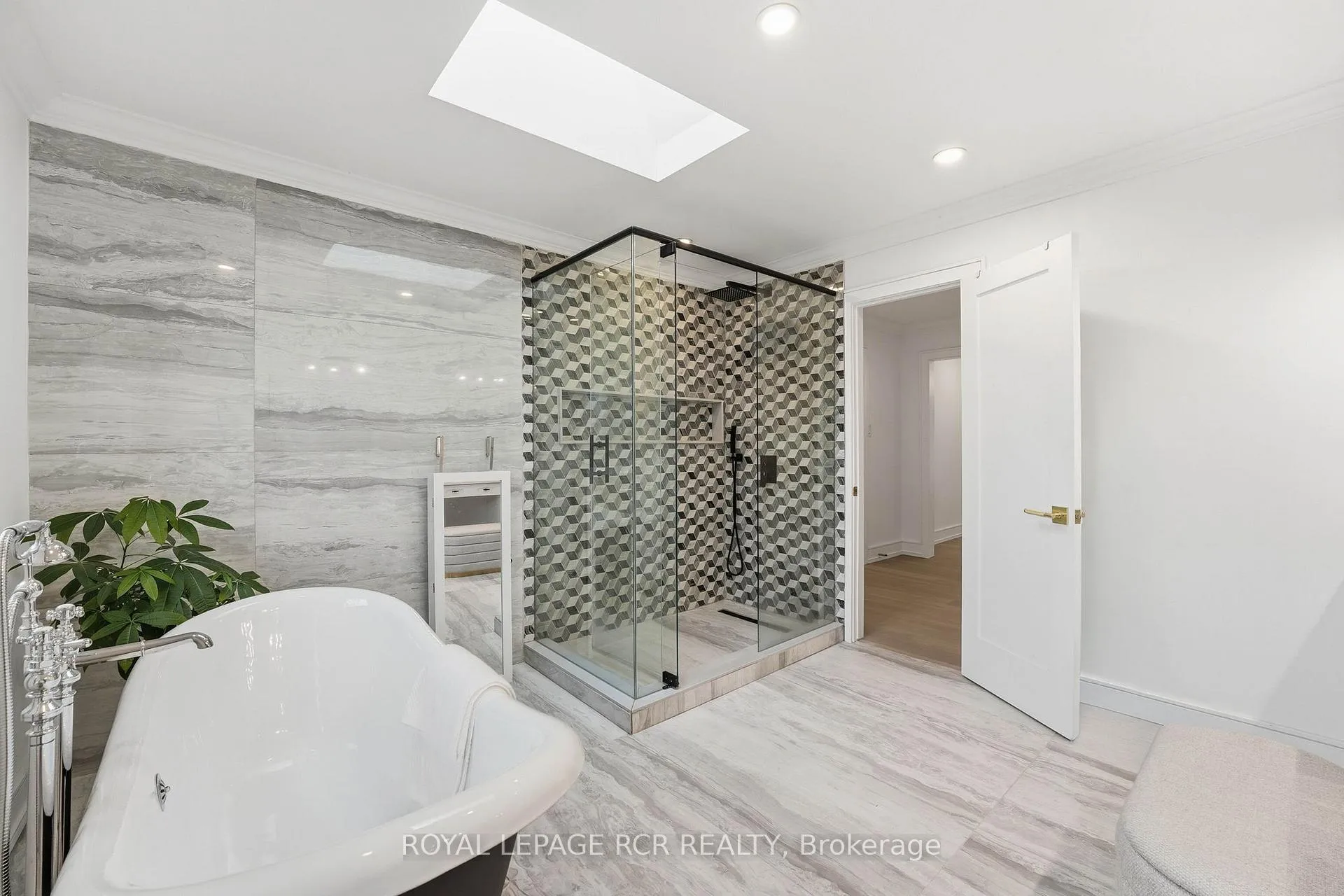 Photo 30 of 369 Kennedy Street W, Aurora, Aurora Highlands — HOMEH