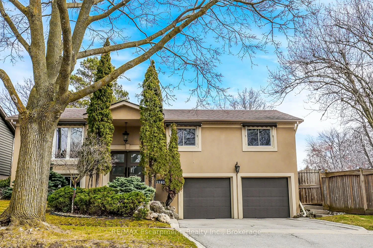 Photo 1 of 2183 Sandringham Drive, Burlington, Brant Hills — HOMEH