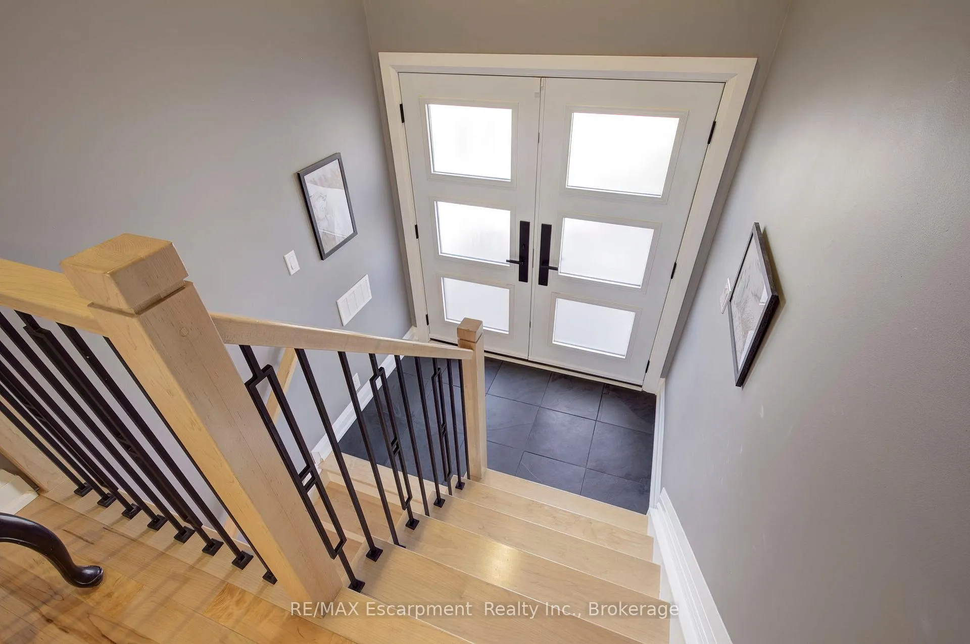 Photo 3 of 2183 Sandringham Drive, Burlington, Brant Hills — HOMEH