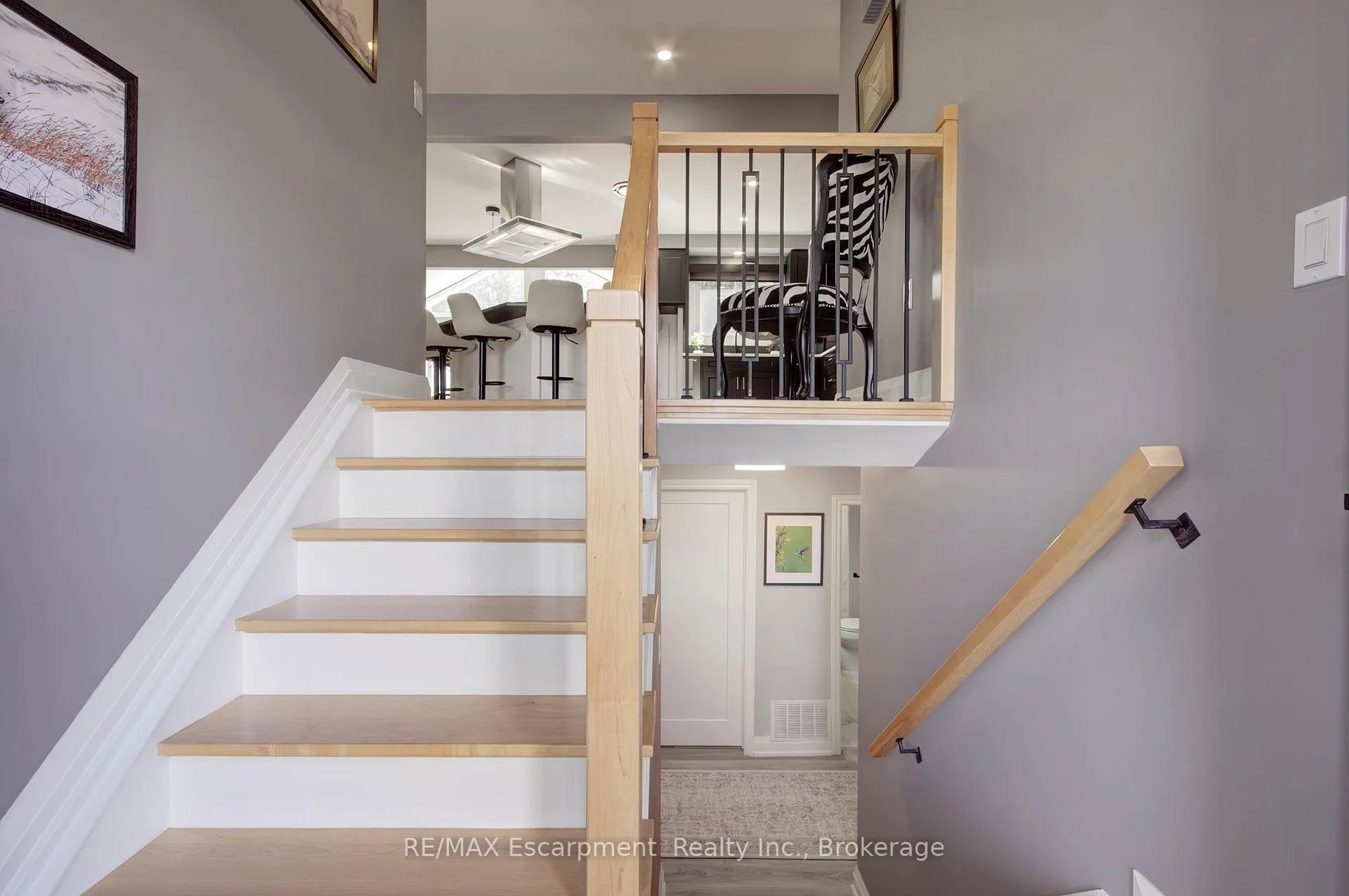 Photo 4 of 2183 Sandringham Drive, Burlington, Brant Hills — HOMEH