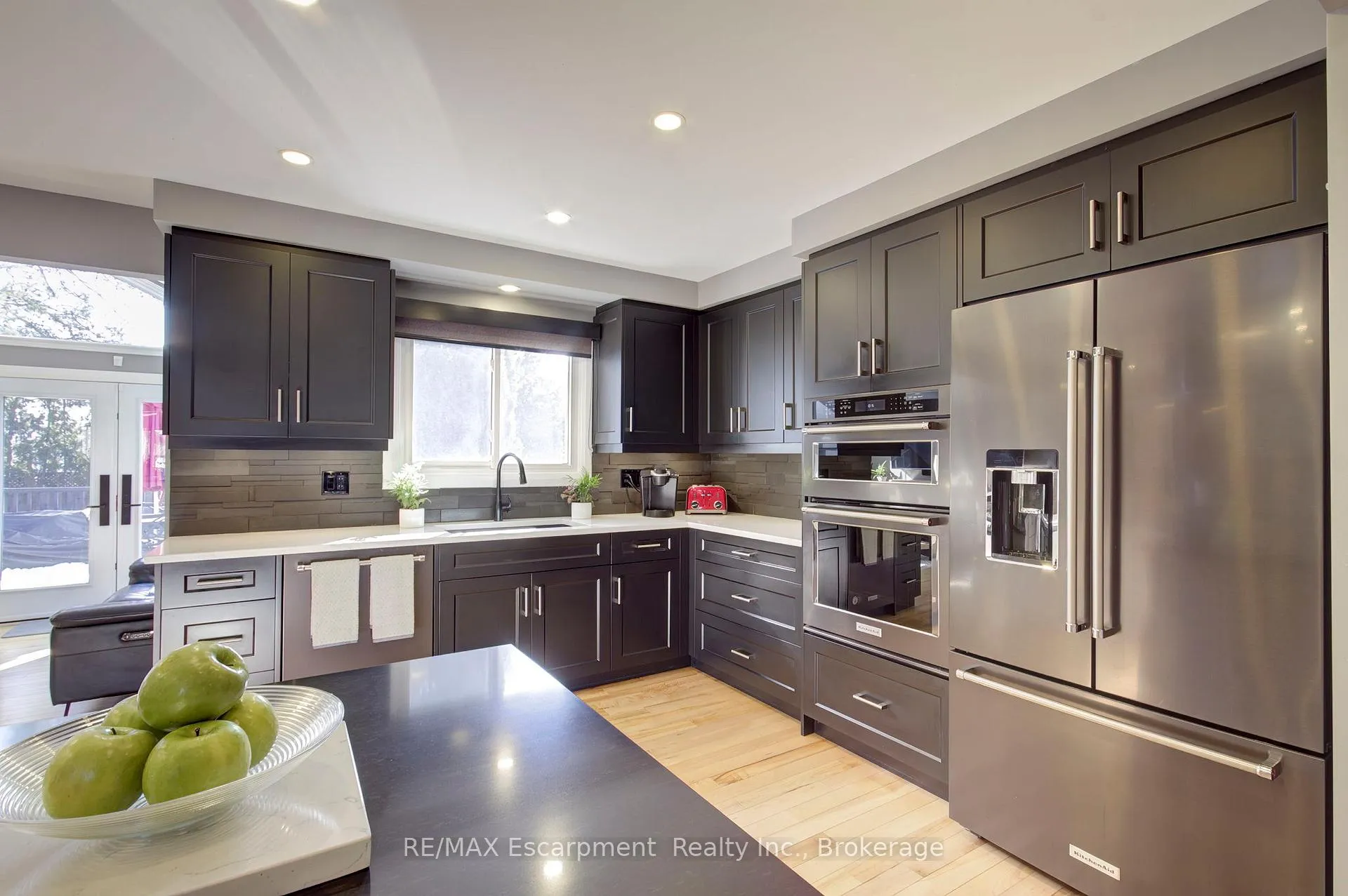 Photo 5 of 2183 Sandringham Drive, Burlington, Brant Hills — HOMEH