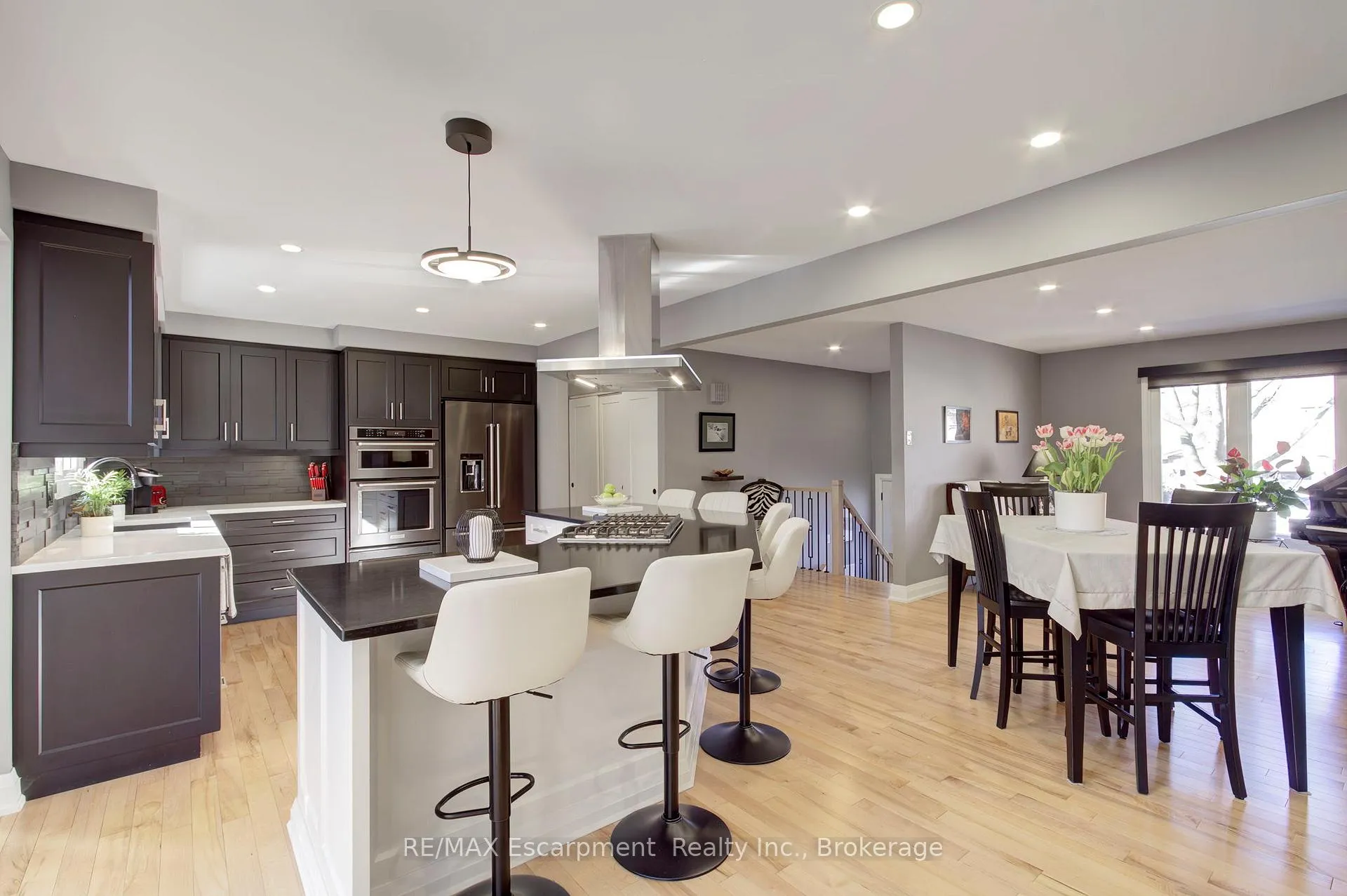Photo 6 of 2183 Sandringham Drive, Burlington, Brant Hills — HOMEH