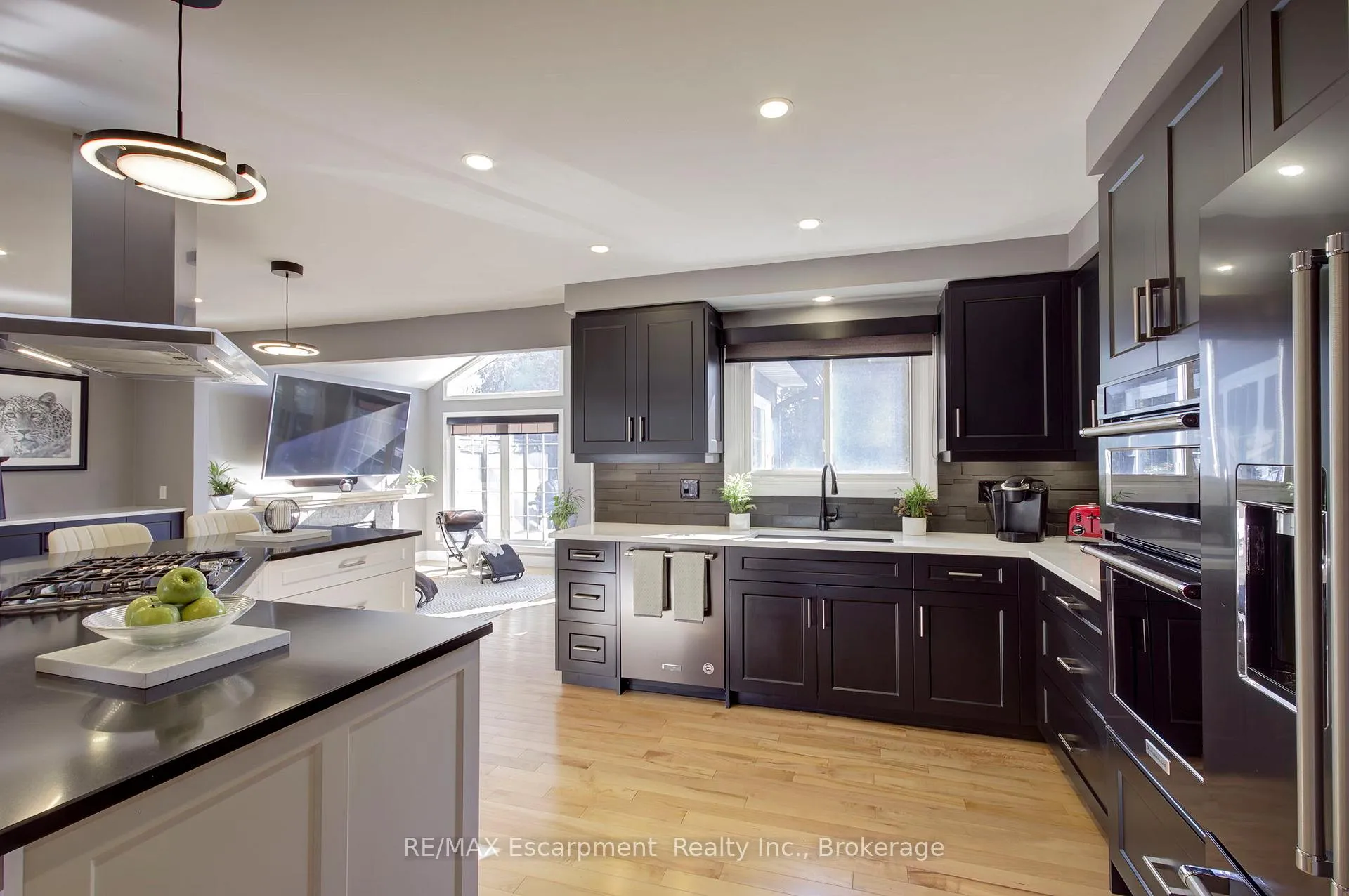 Photo 9 of 2183 Sandringham Drive, Burlington, Brant Hills — HOMEH