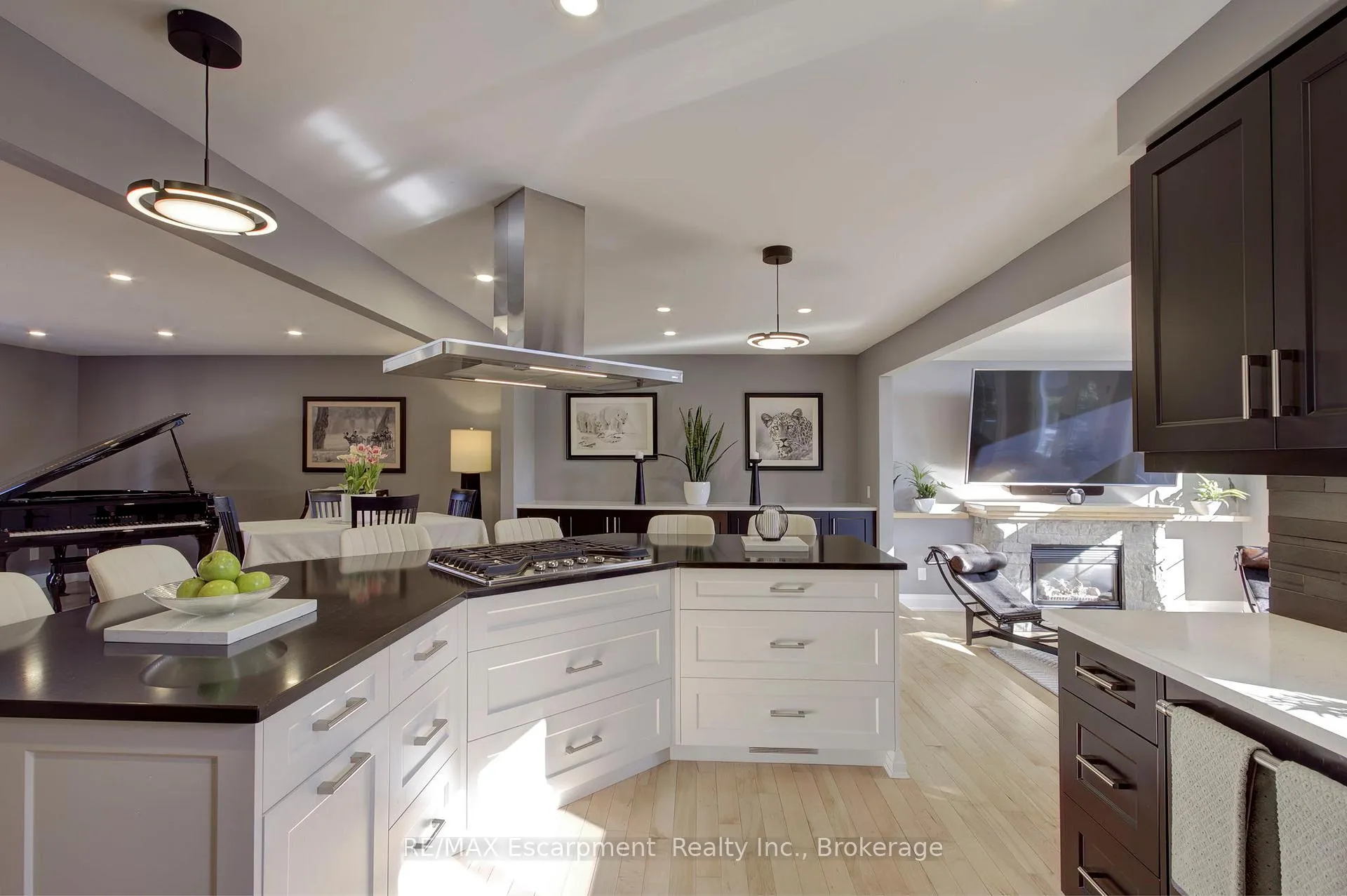 Photo 10 of 2183 Sandringham Drive, Burlington, Brant Hills — HOMEH