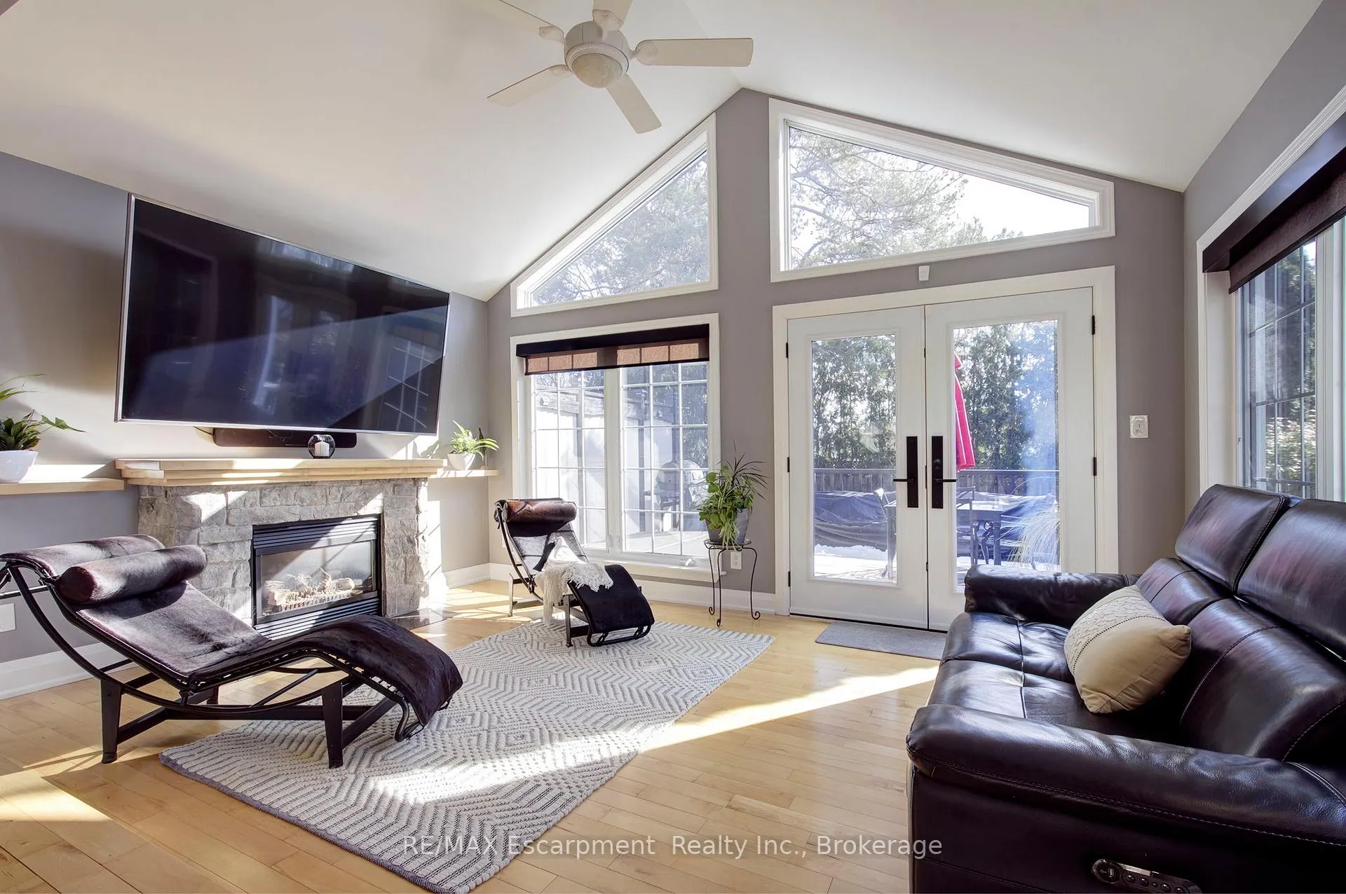 Photo 16 of 2183 Sandringham Drive, Burlington, Brant Hills — HOMEH