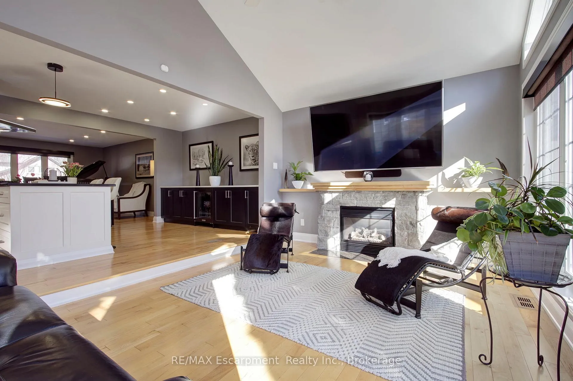 Photo 17 of 2183 Sandringham Drive, Burlington, Brant Hills — HOMEH