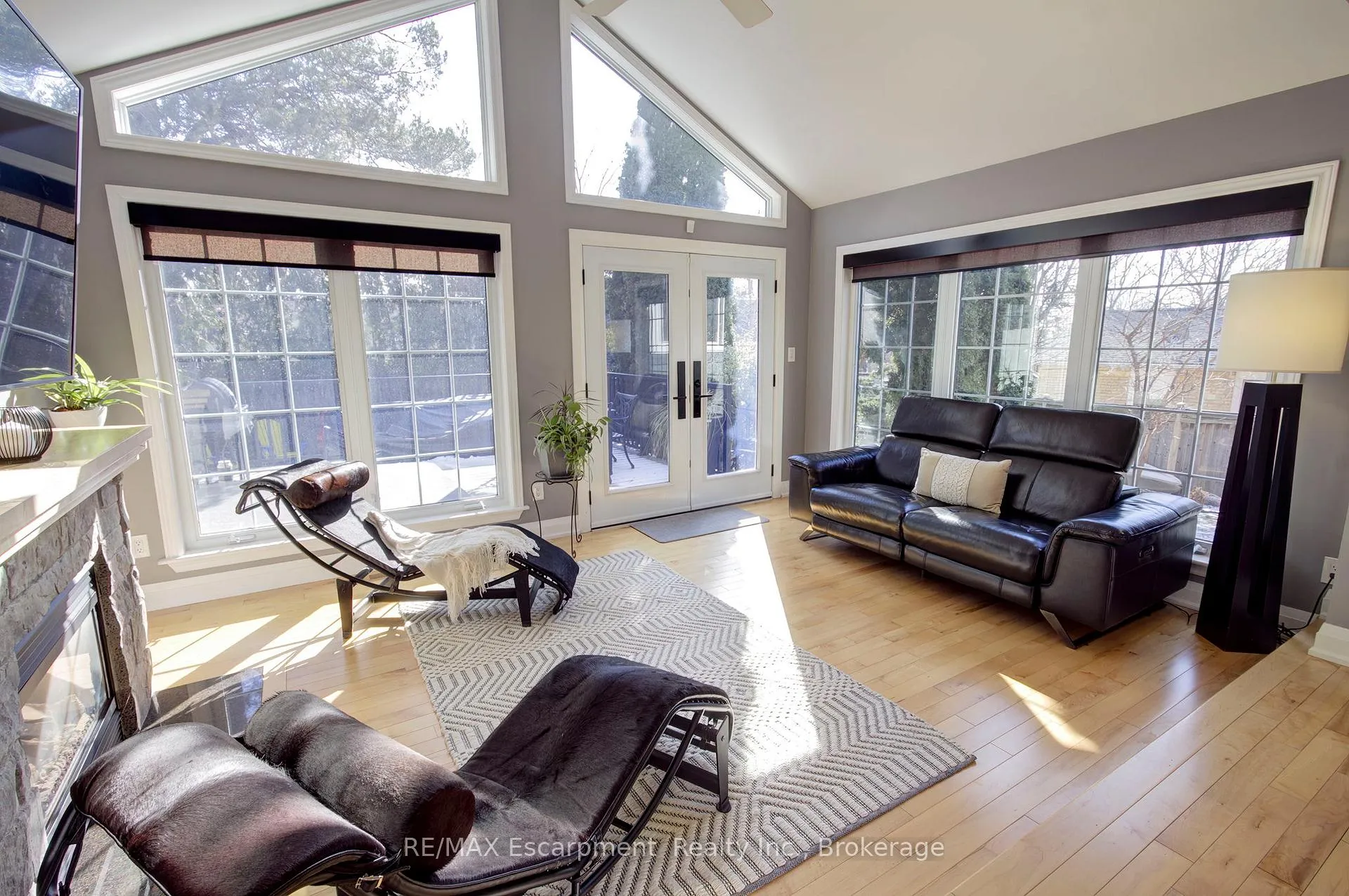 Photo 18 of 2183 Sandringham Drive, Burlington, Brant Hills — HOMEH