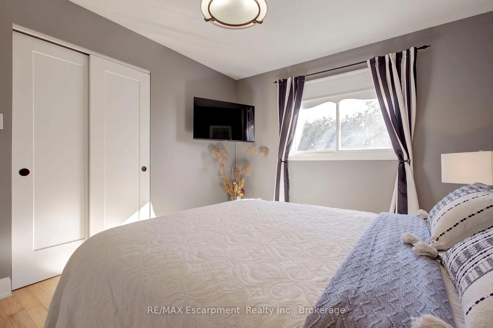Photo 26 of 2183 Sandringham Drive, Burlington, Brant Hills — HOMEH