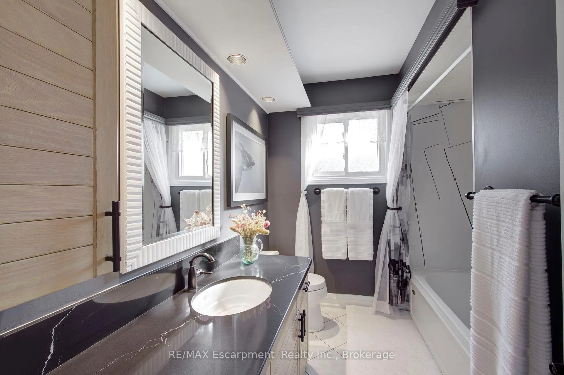 Photo 29 of 2183 Sandringham Drive, Burlington, Brant Hills — HOMEH