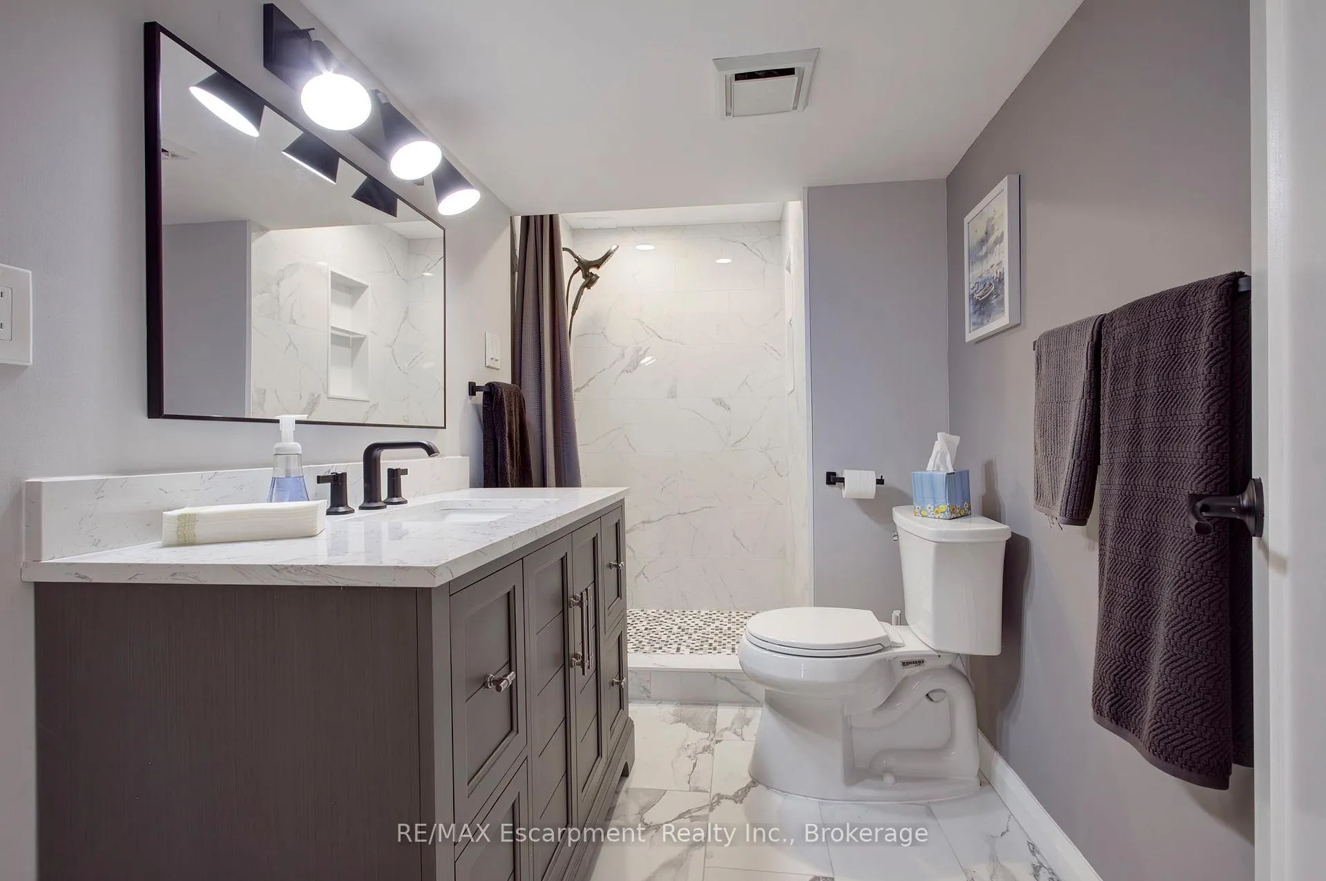 Photo 39 of 2183 Sandringham Drive, Burlington, Brant Hills — HOMEH