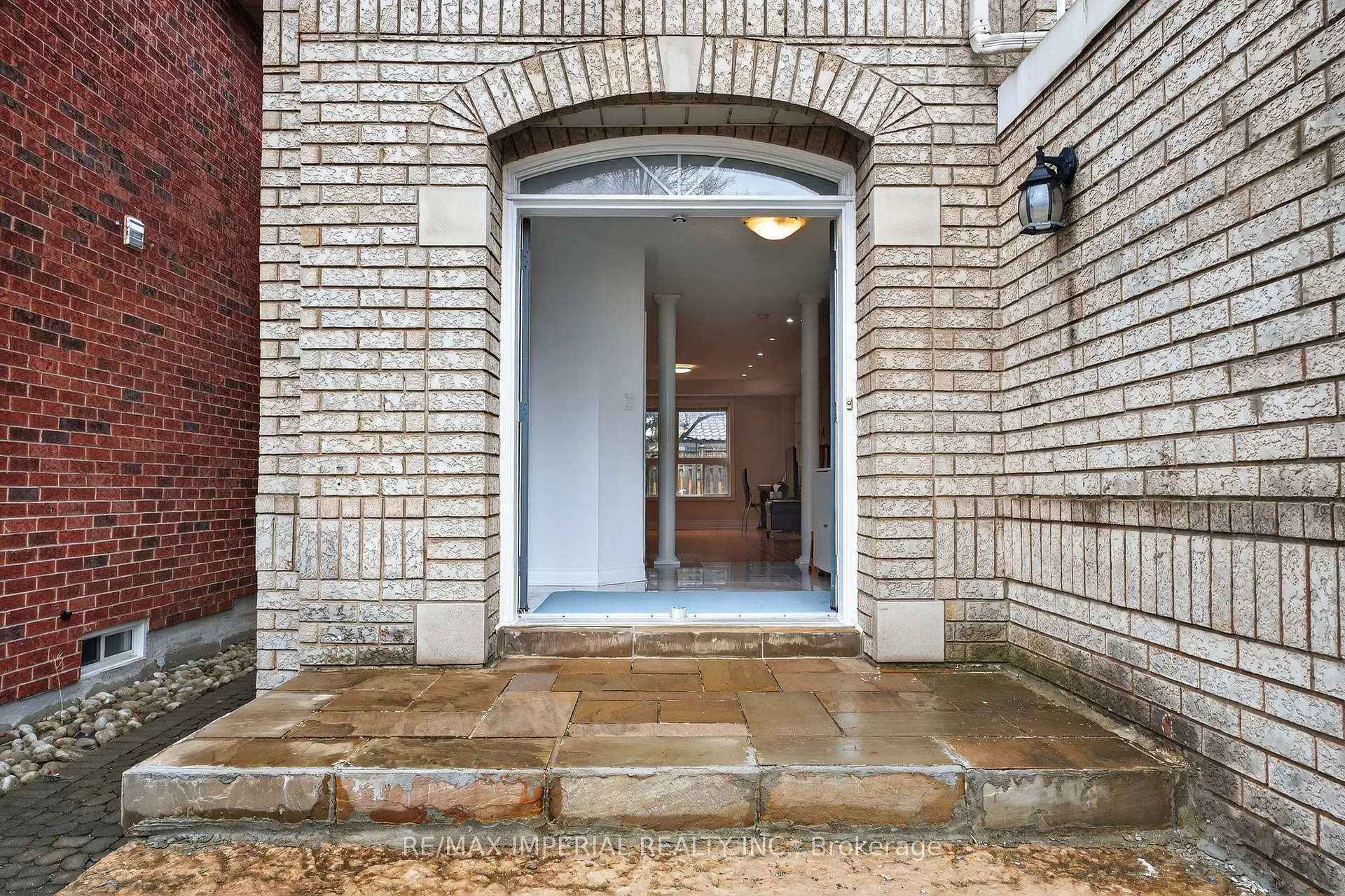 Photo 4 of 103 Ferdinand Avenue, Vaughan, Vellore Village — HOMEH