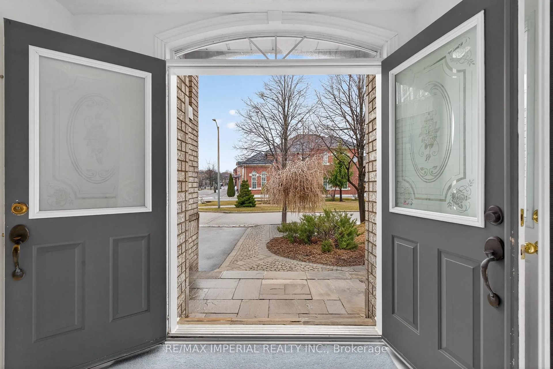 Photo 5 of 103 Ferdinand Avenue, Vaughan, Vellore Village — HOMEH