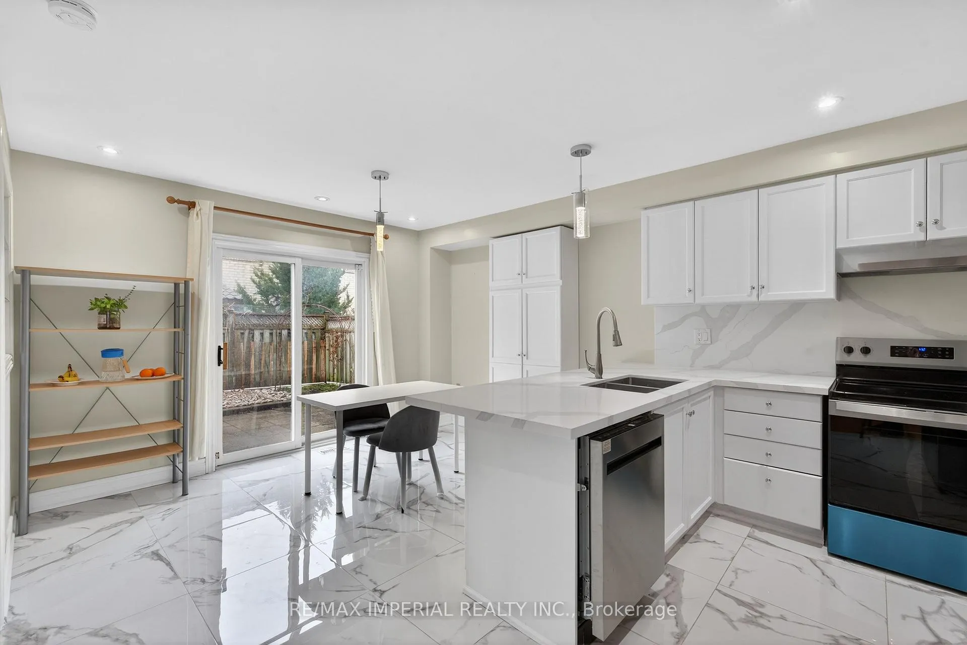 Photo 15 of 103 Ferdinand Avenue, Vaughan, Vellore Village — HOMEH
