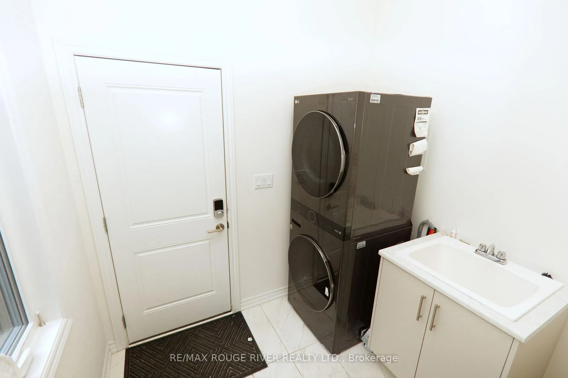 Photo 15 of 494 Twin Streams Road, Whitby, Rural Whitby — HOMEH