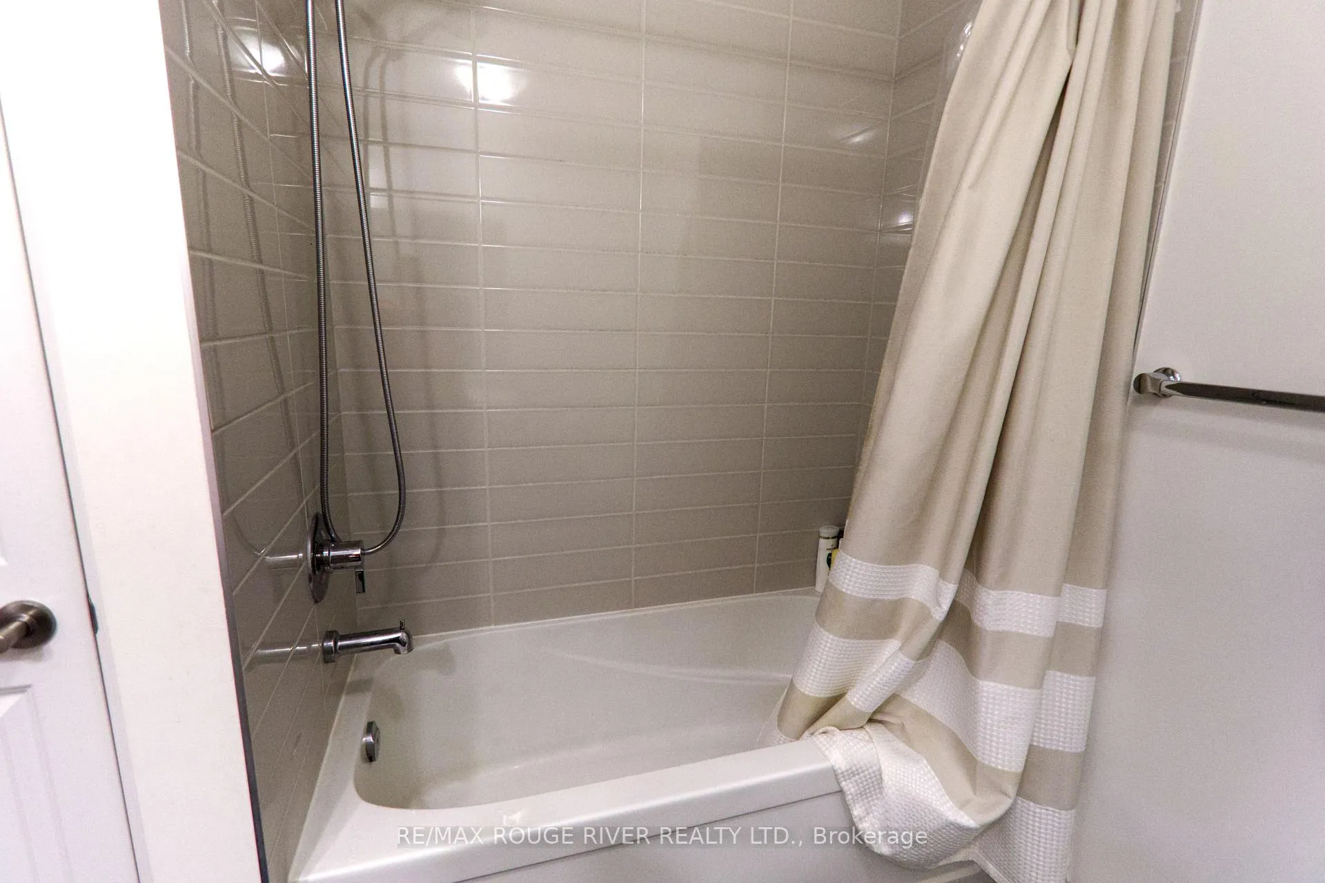 Photo 23 of 494 Twin Streams Road, Whitby, Rural Whitby — HOMEH