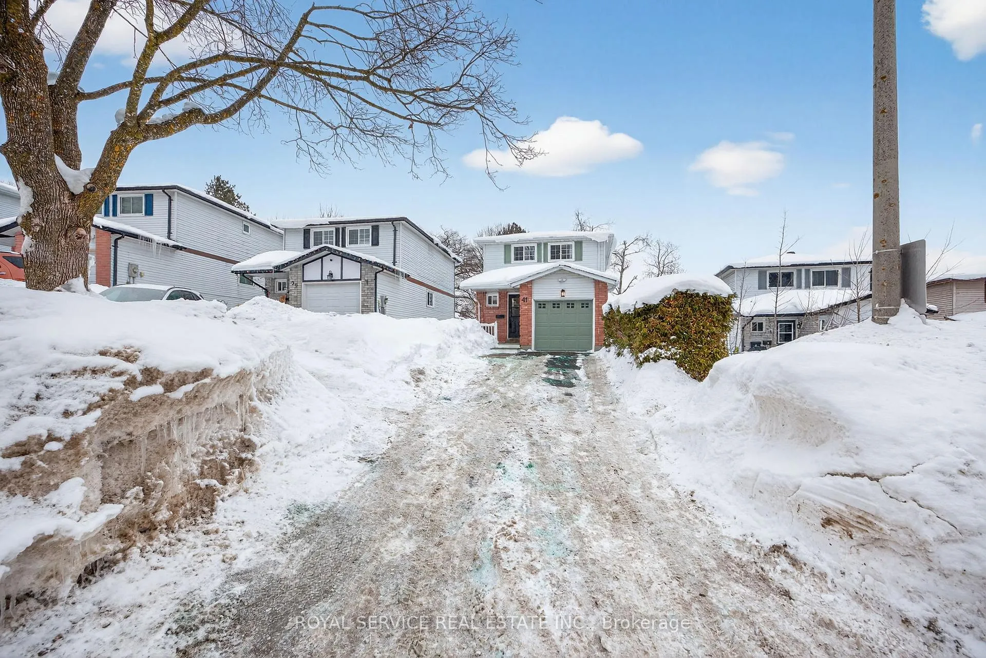 Photo 2 of 41 Hemingway Crescent, Barrie, Letitia Heights — HOMEH