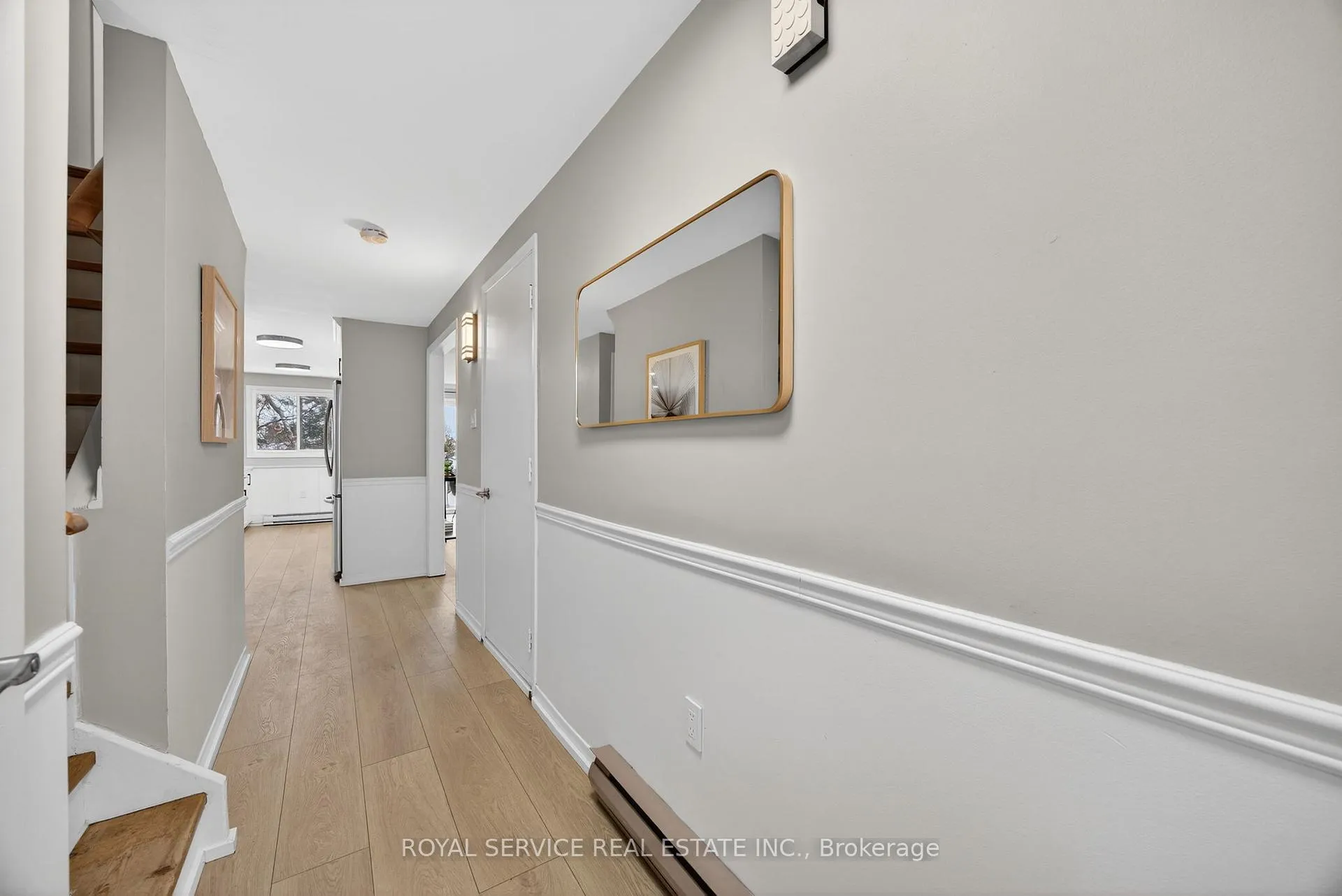 Photo 4 of 41 Hemingway Crescent, Barrie, Letitia Heights — HOMEH