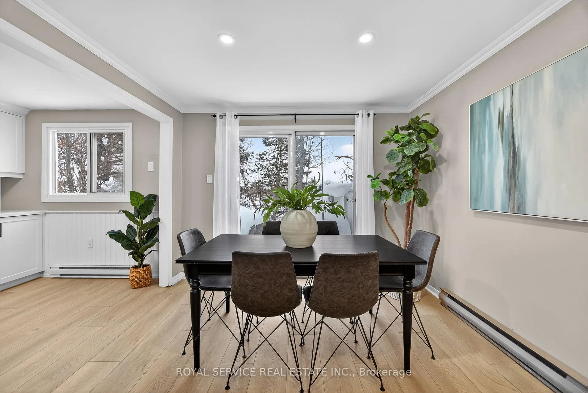 Photo 9 of 41 Hemingway Crescent, Barrie, Letitia Heights — HOMEH