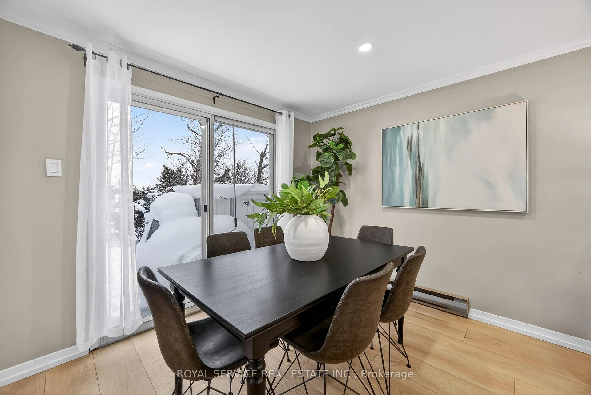 Photo 10 of 41 Hemingway Crescent, Barrie, Letitia Heights — HOMEH