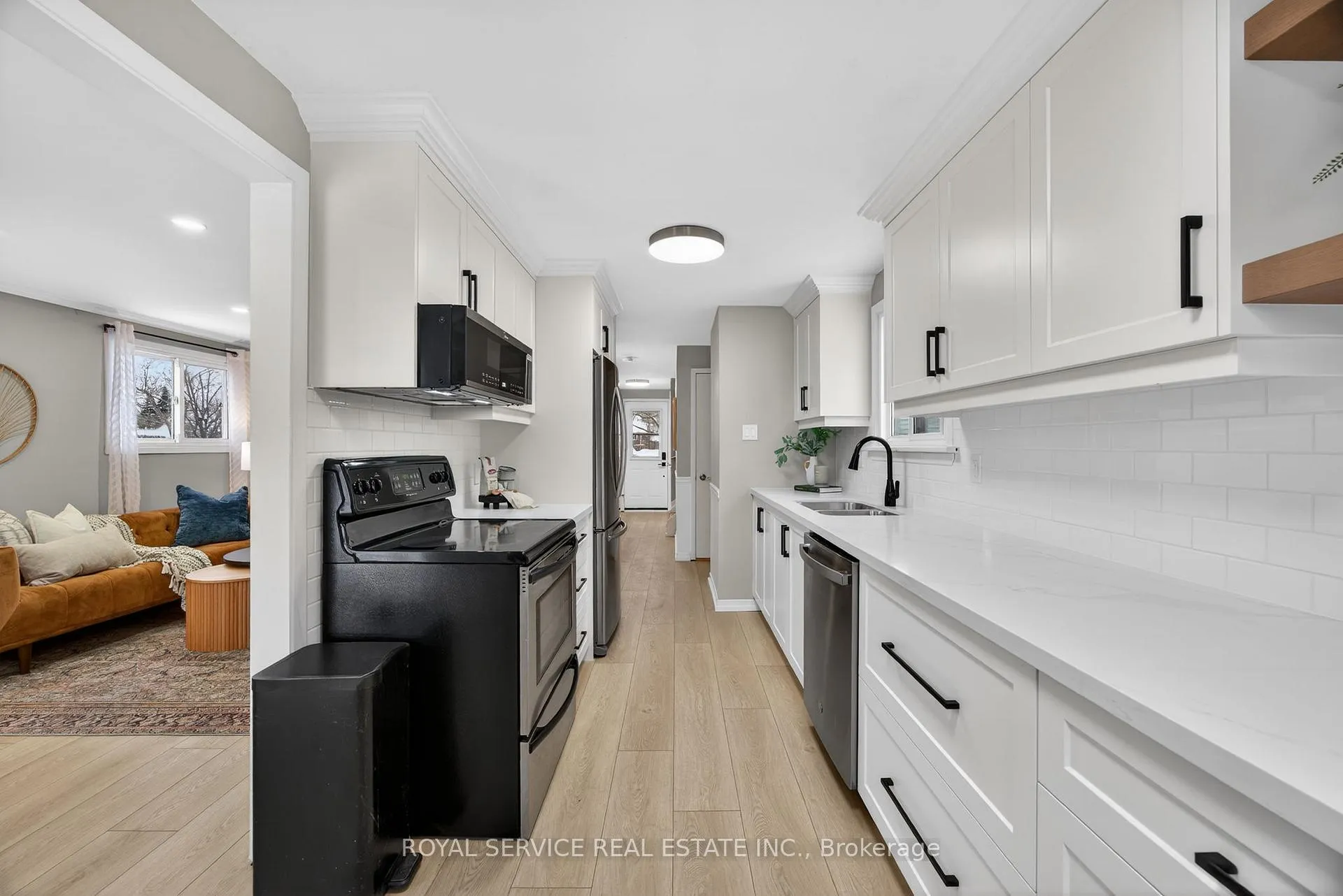 Photo 15 of 41 Hemingway Crescent, Barrie, Letitia Heights — HOMEH