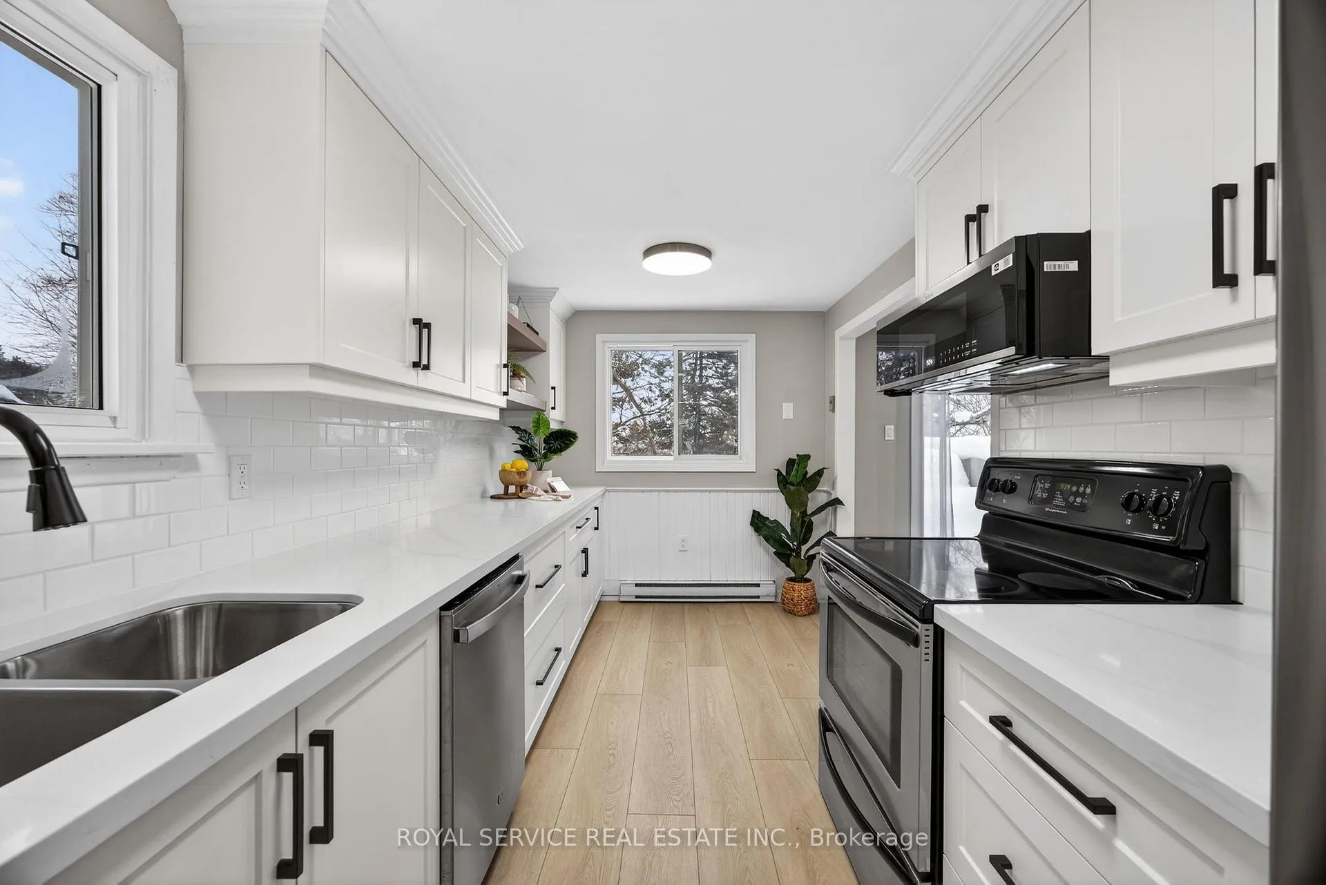Photo 18 of 41 Hemingway Crescent, Barrie, Letitia Heights — HOMEH