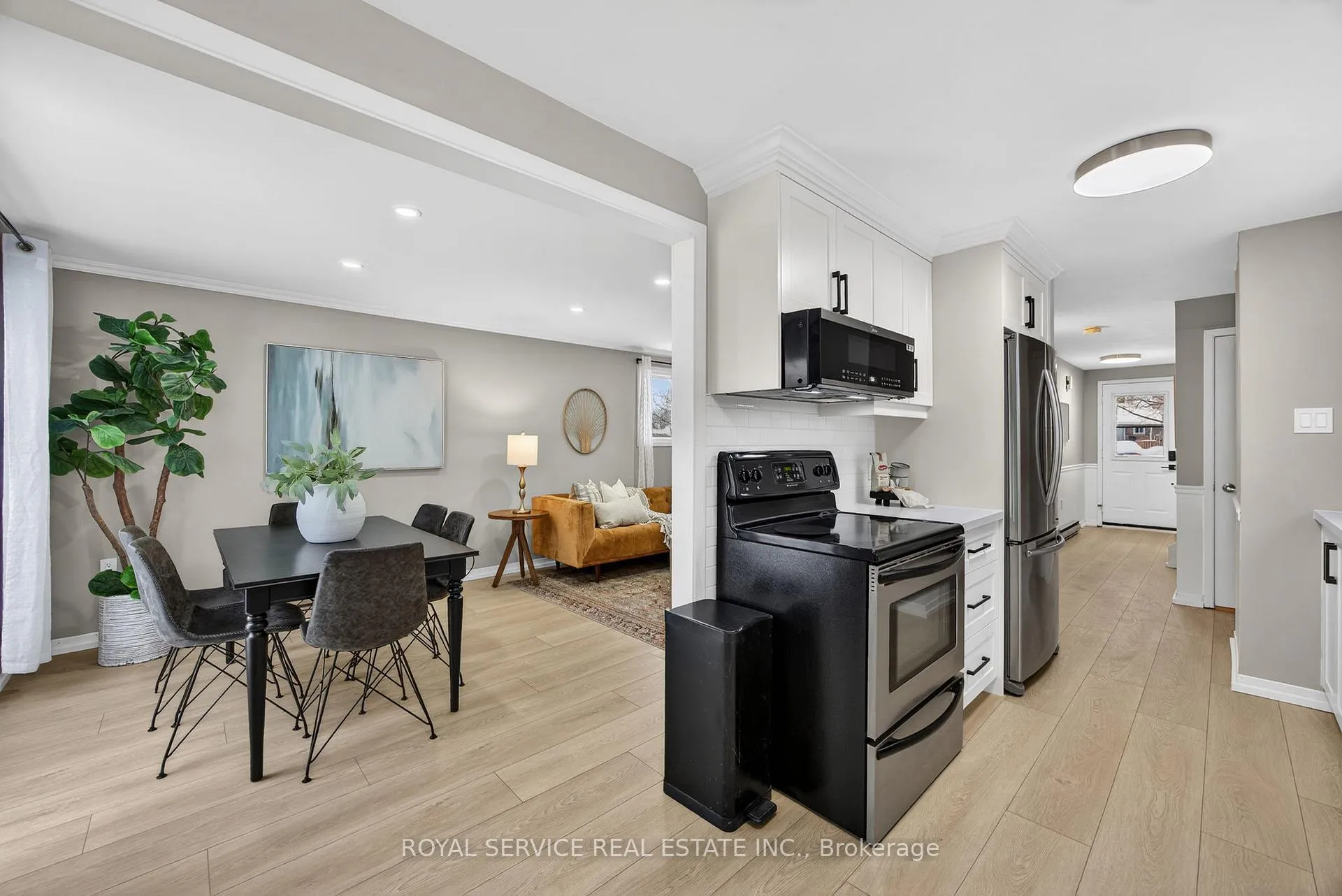 Photo 19 of 41 Hemingway Crescent, Barrie, Letitia Heights — HOMEH