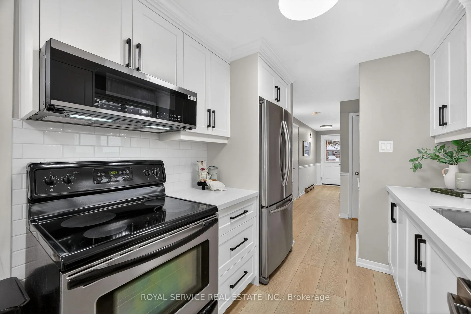 Photo 20 of 41 Hemingway Crescent, Barrie, Letitia Heights — HOMEH