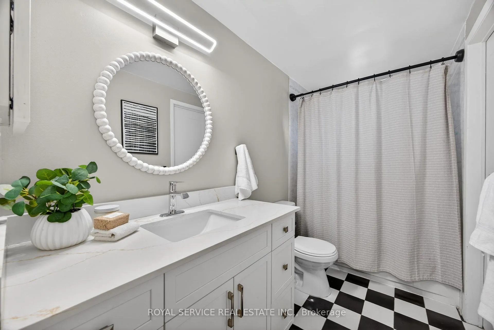 Photo 29 of 41 Hemingway Crescent, Barrie, Letitia Heights — HOMEH