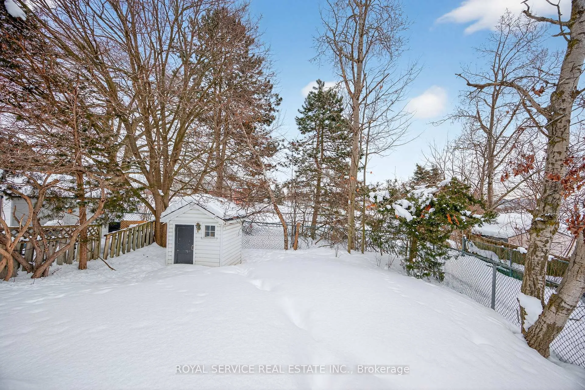Photo 36 of 41 Hemingway Crescent, Barrie, Letitia Heights — HOMEH