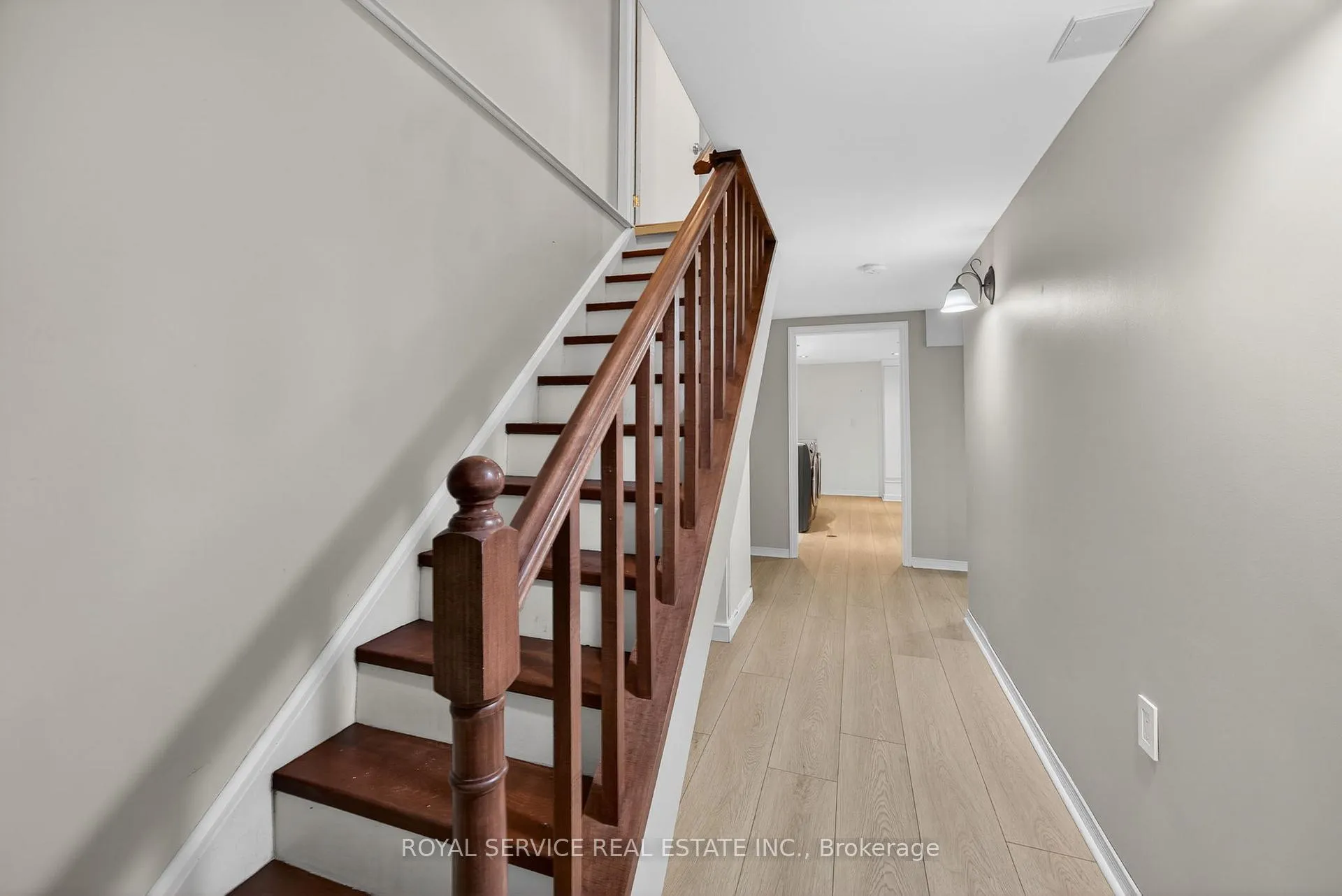 Photo 49 of 41 Hemingway Crescent, Barrie, Letitia Heights — HOMEH
