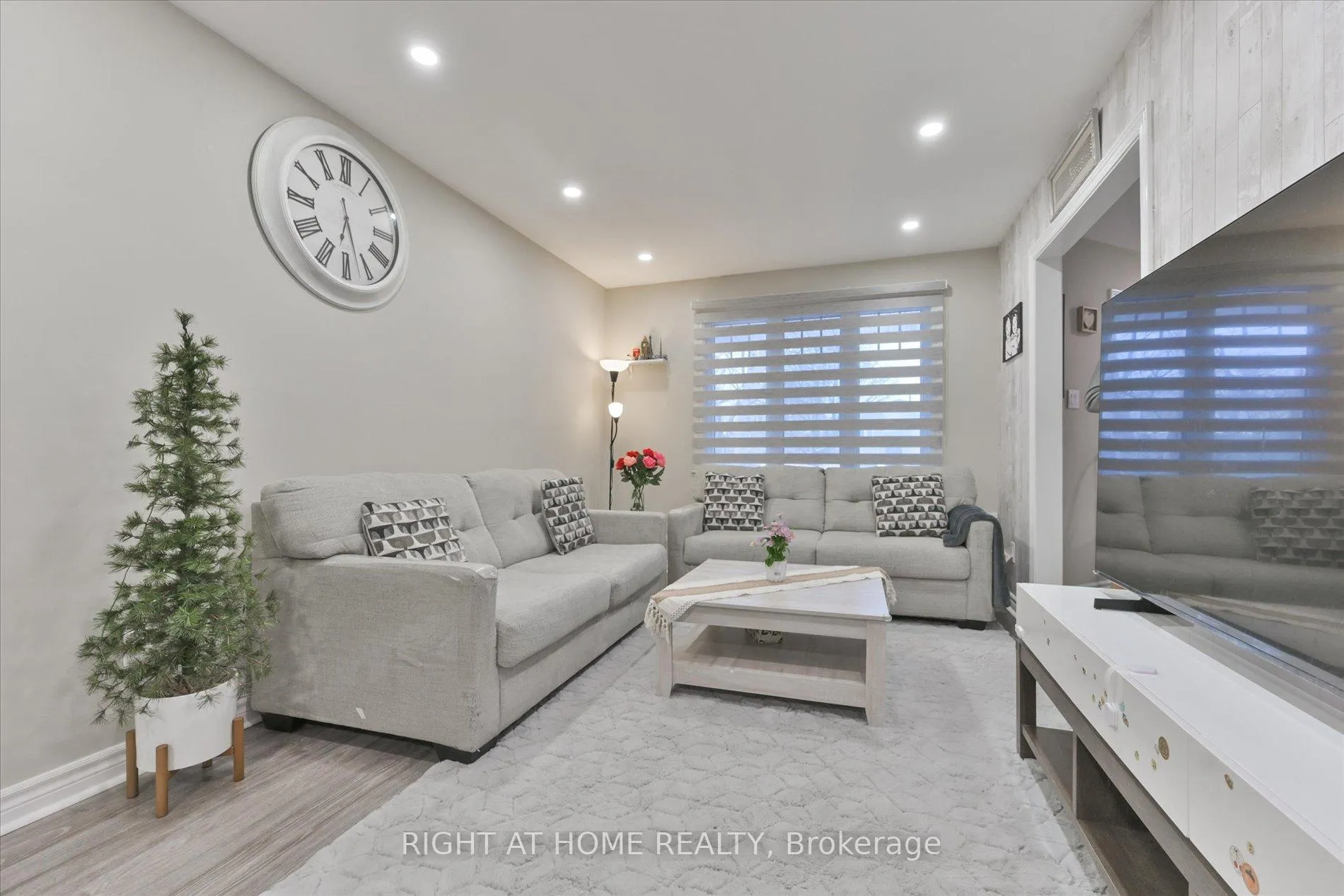 Photo 7 of 39 Devondale Street, Clarington, Courtice — HOMEH