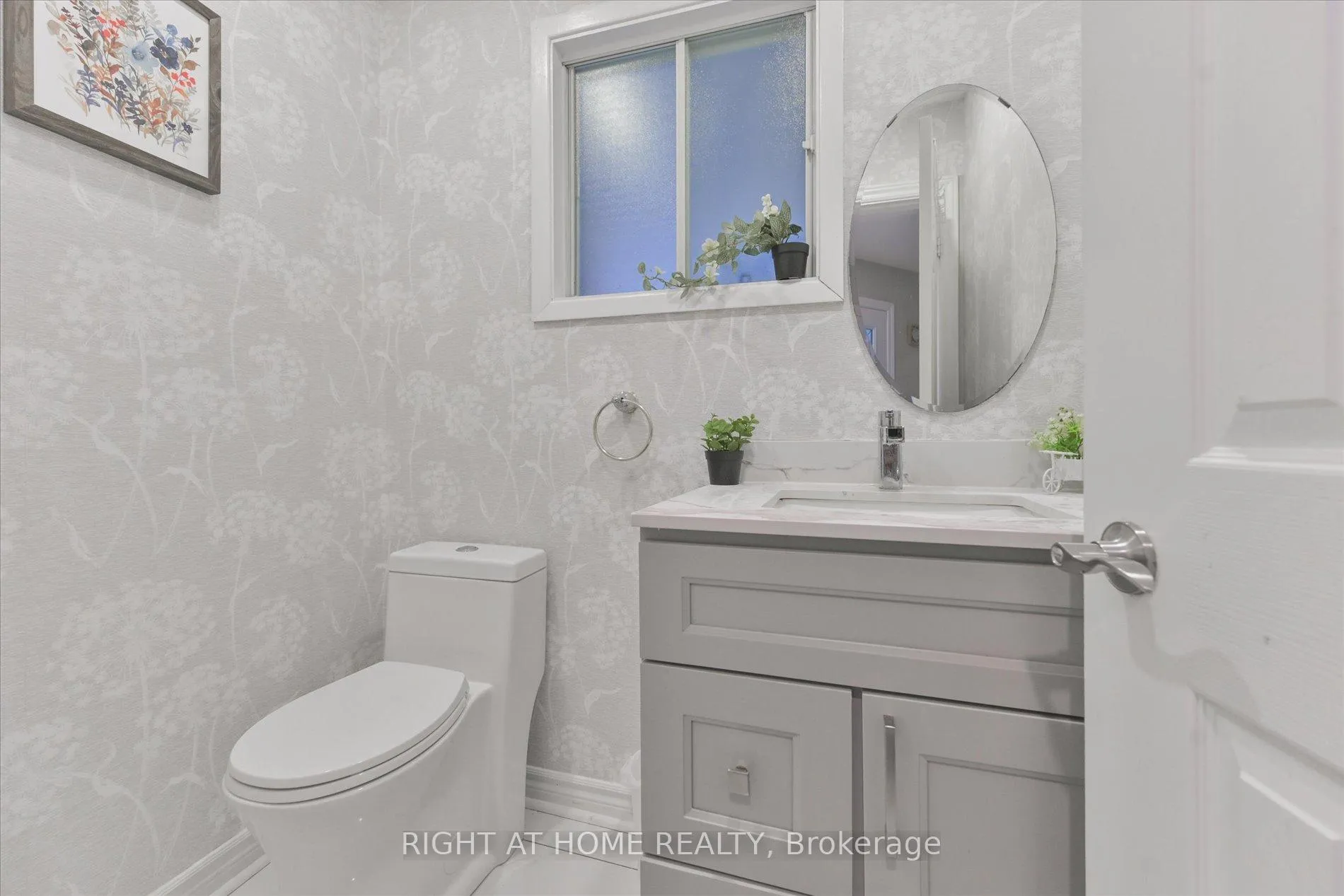 Photo 18 of 39 Devondale Street, Clarington, Courtice — HOMEH