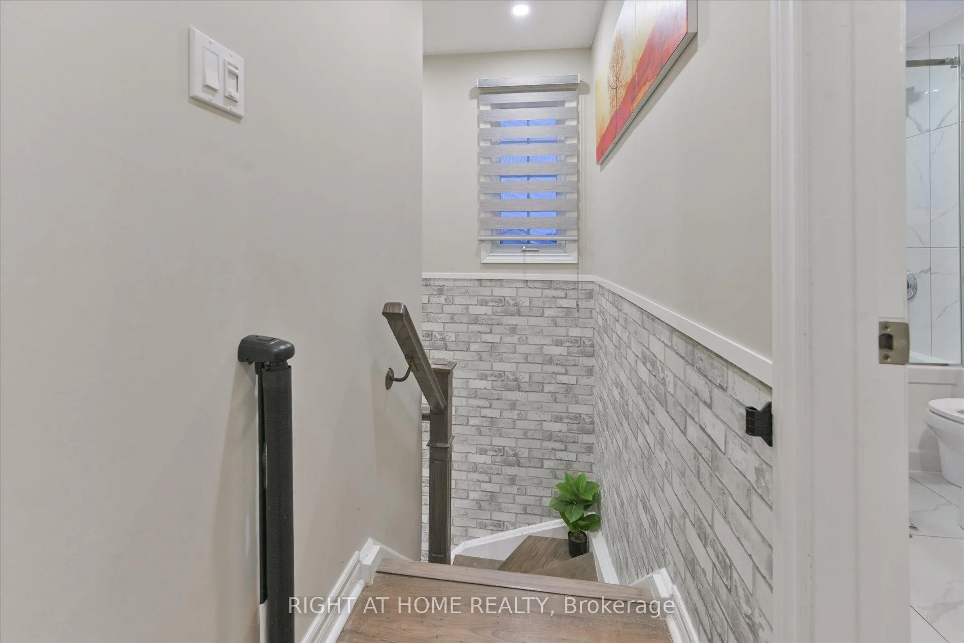 Photo 20 of 39 Devondale Street, Clarington, Courtice — HOMEH