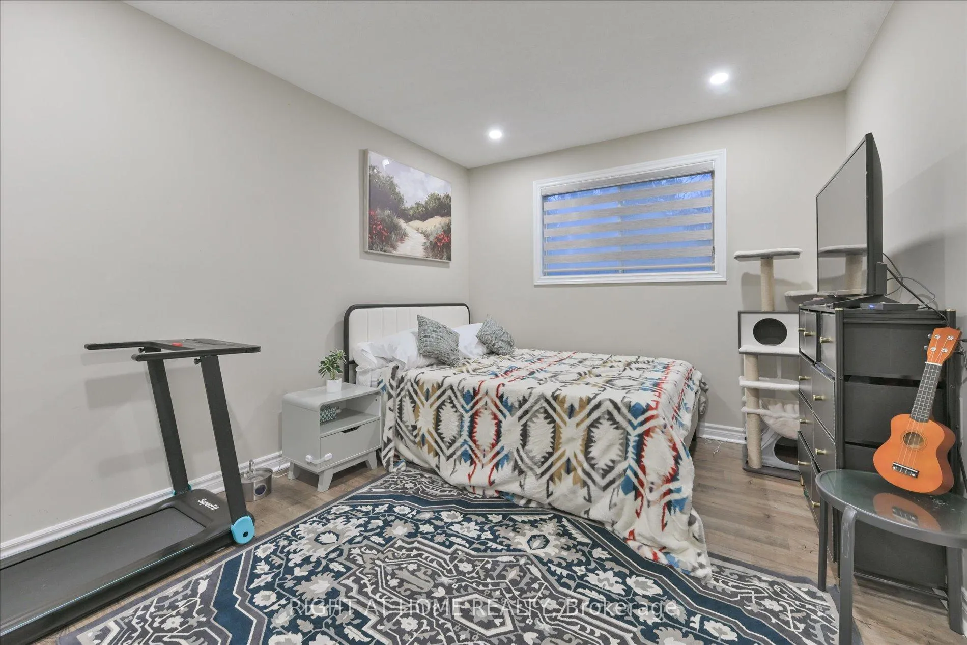 Photo 26 of 39 Devondale Street, Clarington, Courtice — HOMEH