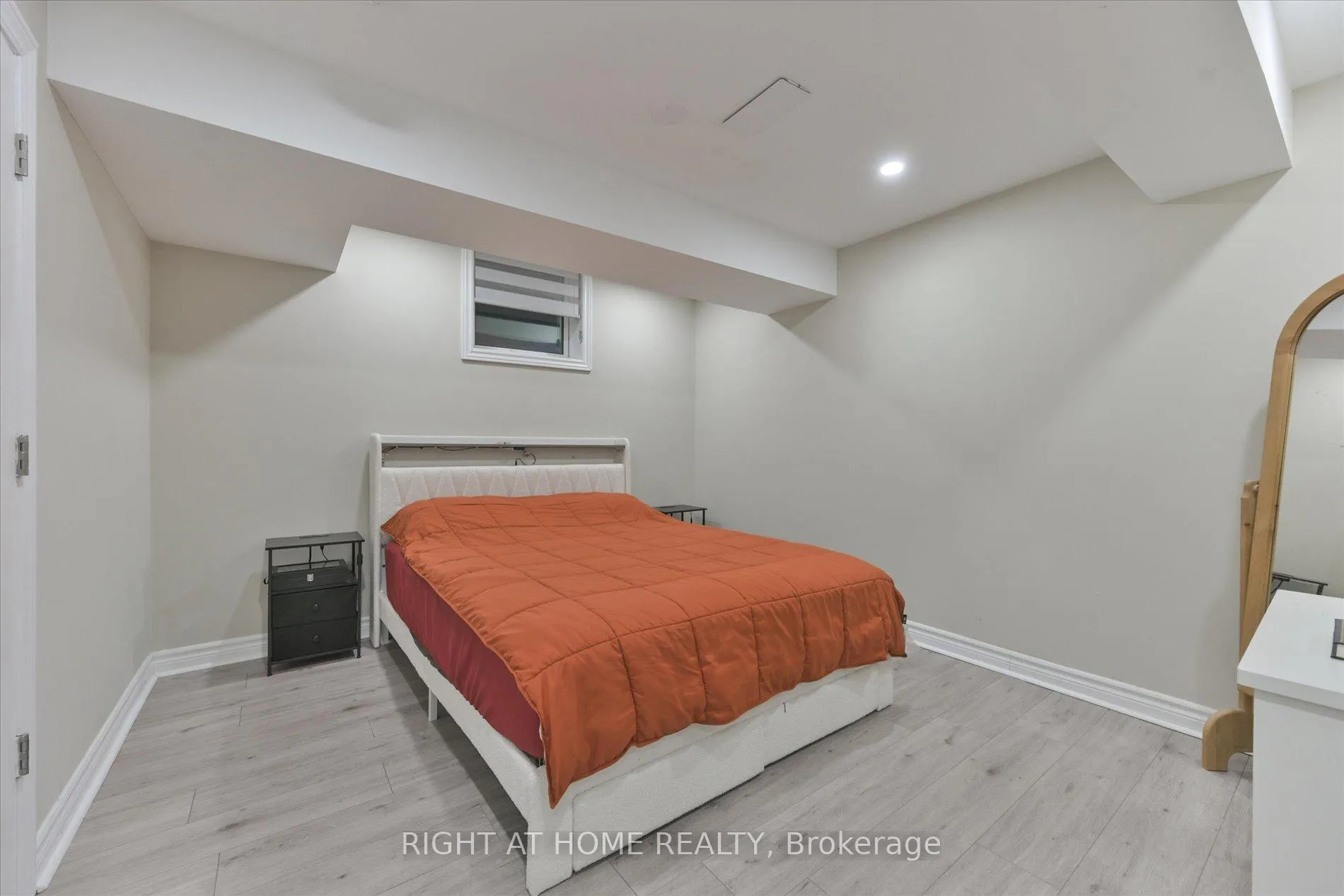 Photo 34 of 39 Devondale Street, Clarington, Courtice — HOMEH