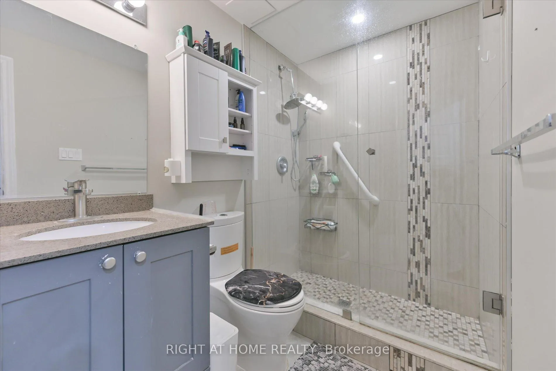 Photo 35 of 39 Devondale Street, Clarington, Courtice — HOMEH