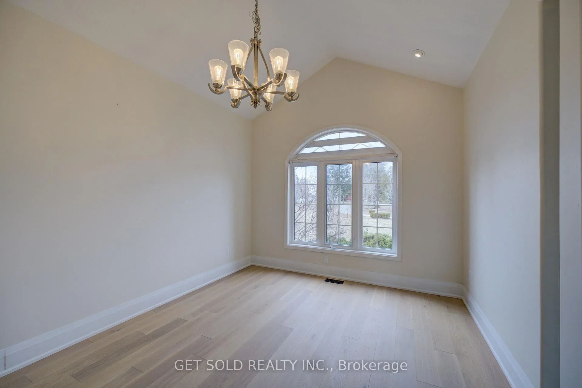 Photo 8 of 214 Maple Avenue S, Brant, Burford — HOMEH