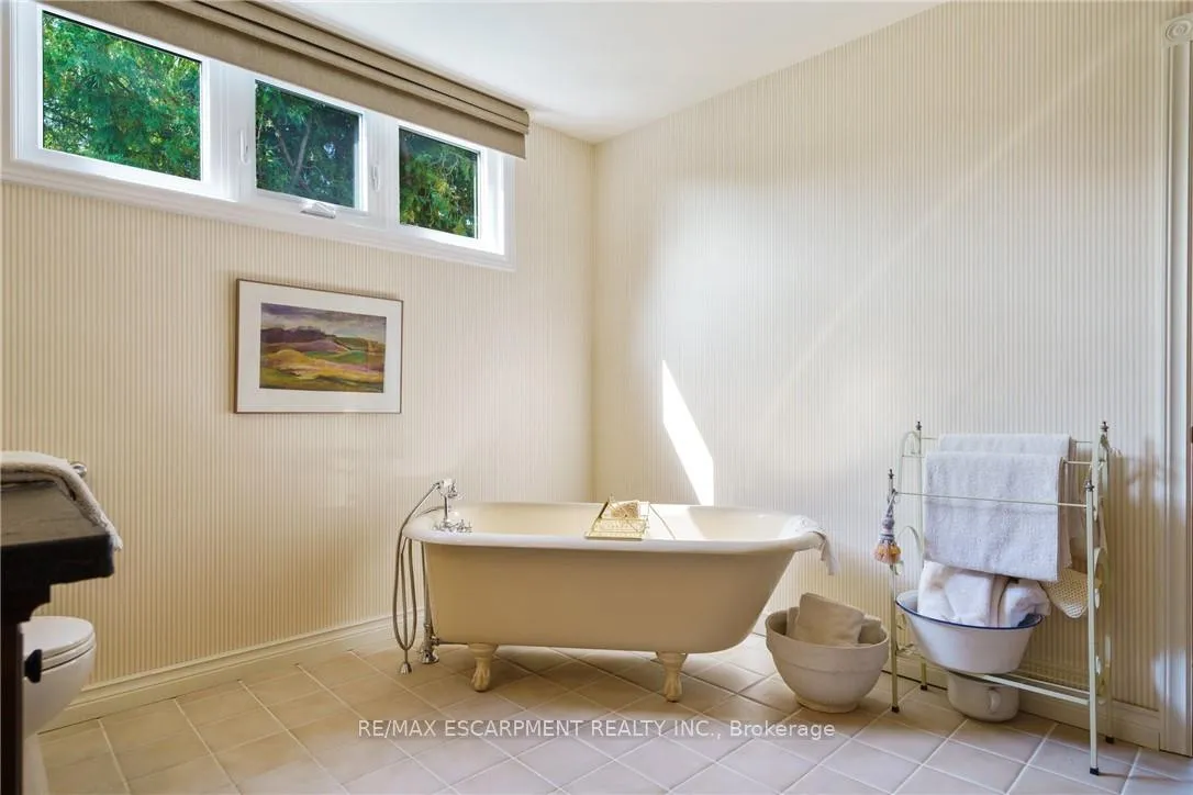 Photo 36 of 373 Brookview Court, Hamilton, Ancaster — HOMEH